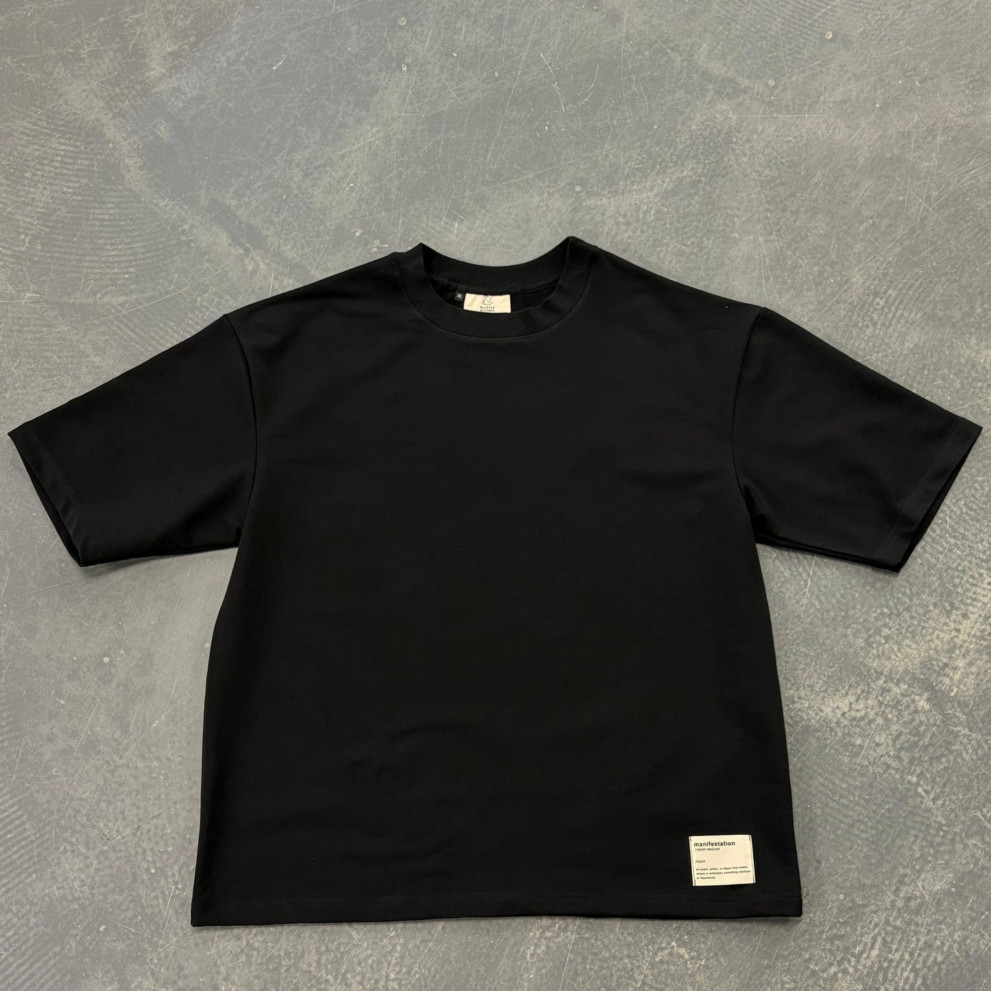 Schwarz/Weißes Manifestation Heavyweight Boxy Statement T-Shirt (hergestellt in NL 🇳🇱)