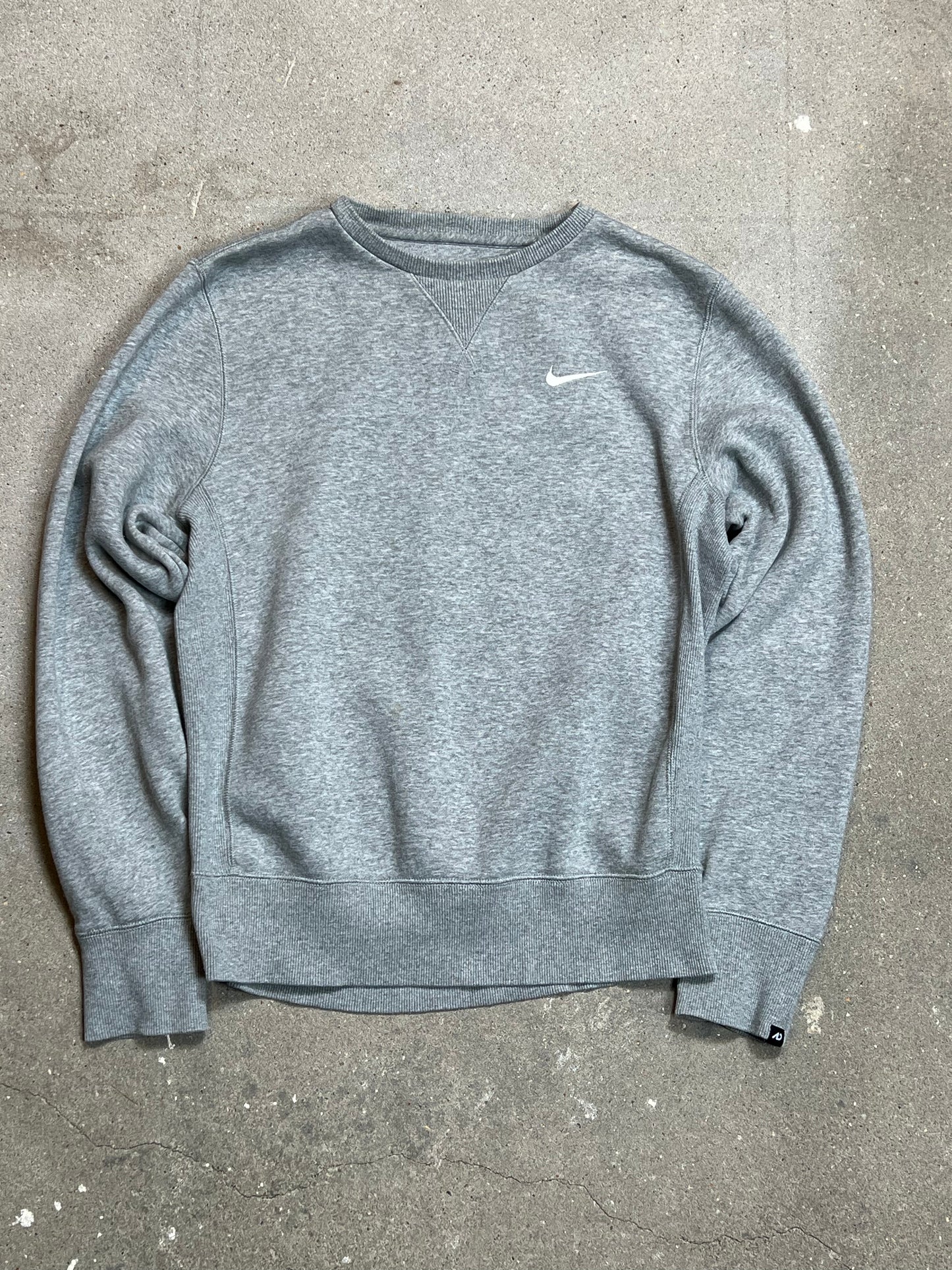 GREY VINTAGE NIKE MINI-SWOOSH SWEATSHIRT (SMALL)