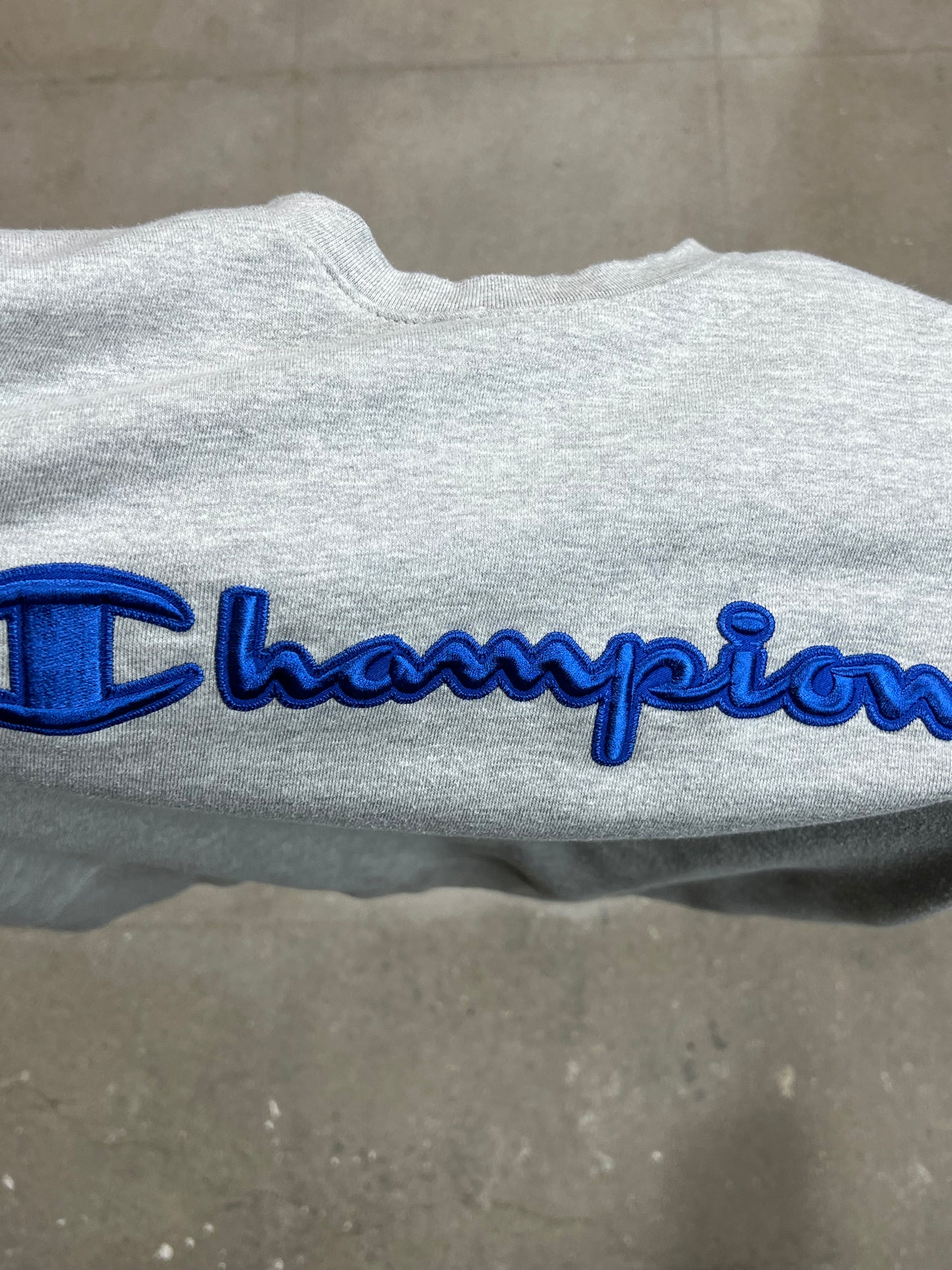 GREY VINTAGE CHAMPION SPELLOUT SWEATSHIRT (Medium)