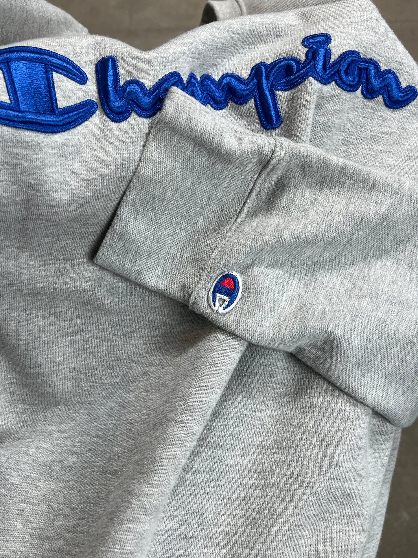 GREY VINTAGE CHAMPION SPELLOUT SWEATSHIRT (Medium)