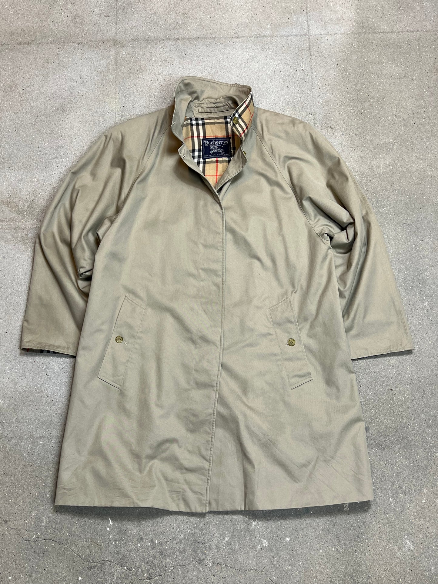 KHAKI VINTAGE BURBERRY COAT (Medium)