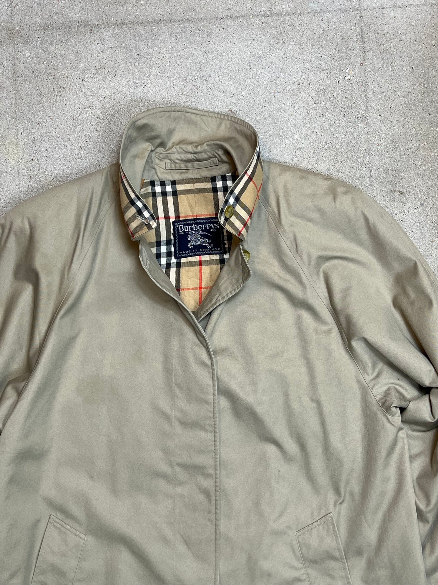 KHAKI VINTAGE BURBERRY COAT (Medium)