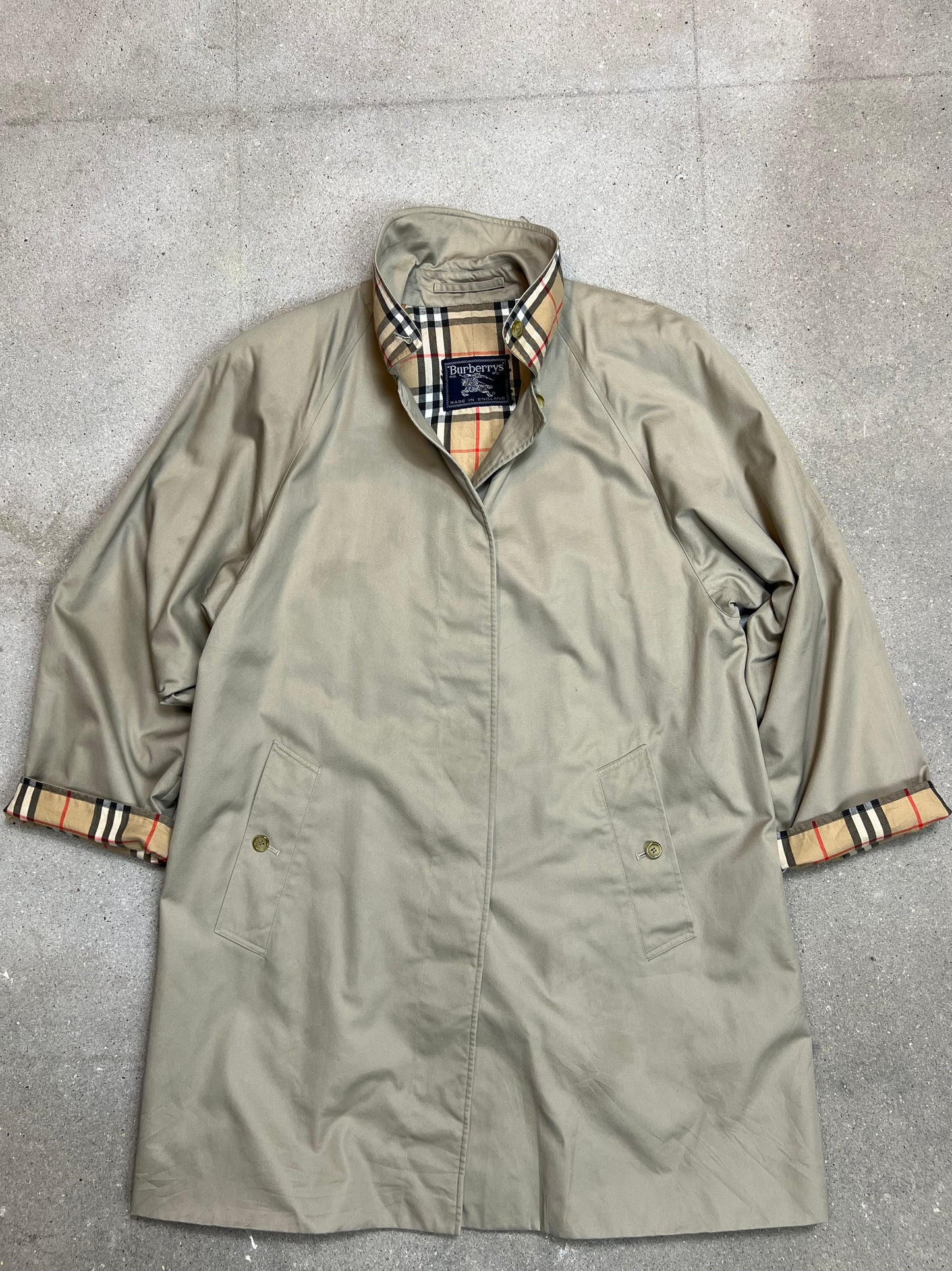 KHAKI VINTAGE BURBERRY COAT (Medium)