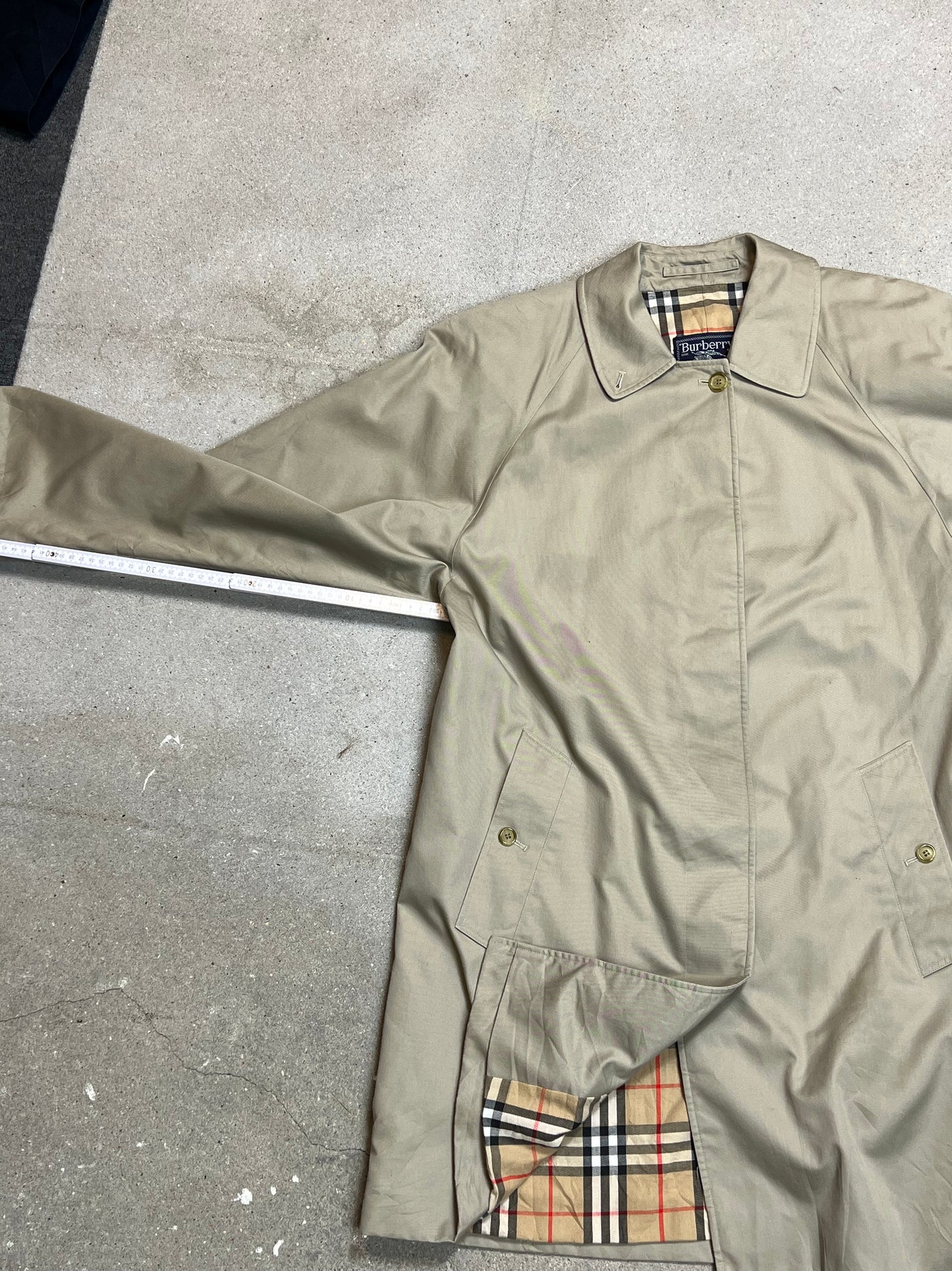 KHAKI VINTAGE BURBERRY COAT (Medium)