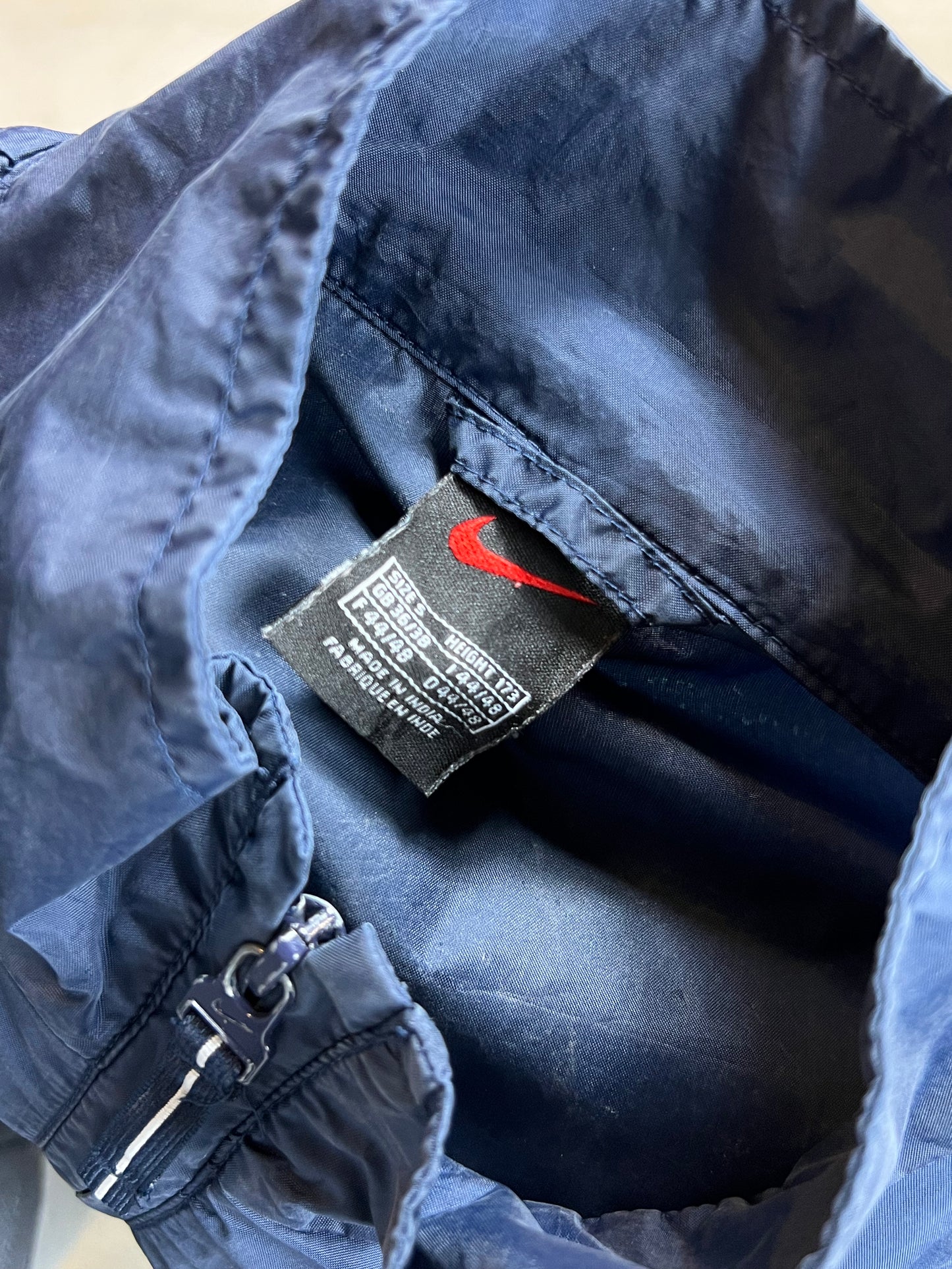 MARINEBLAUE VINTAGE-NIKE-JACKE (KLEIN)
