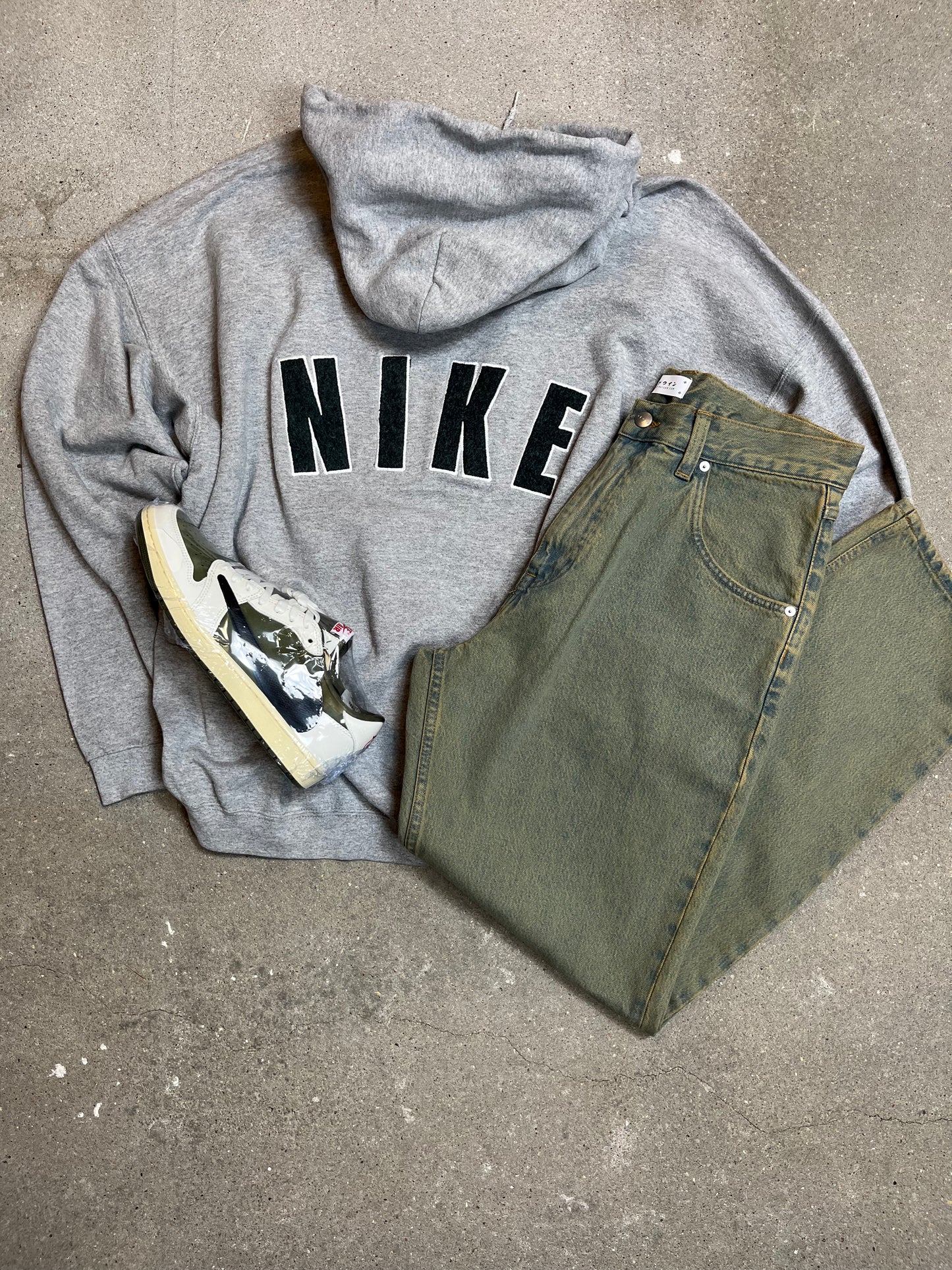 Grey Rare 1990s Nike Centre Swoosh x Spell out back-hit (Made in USA) (XL)