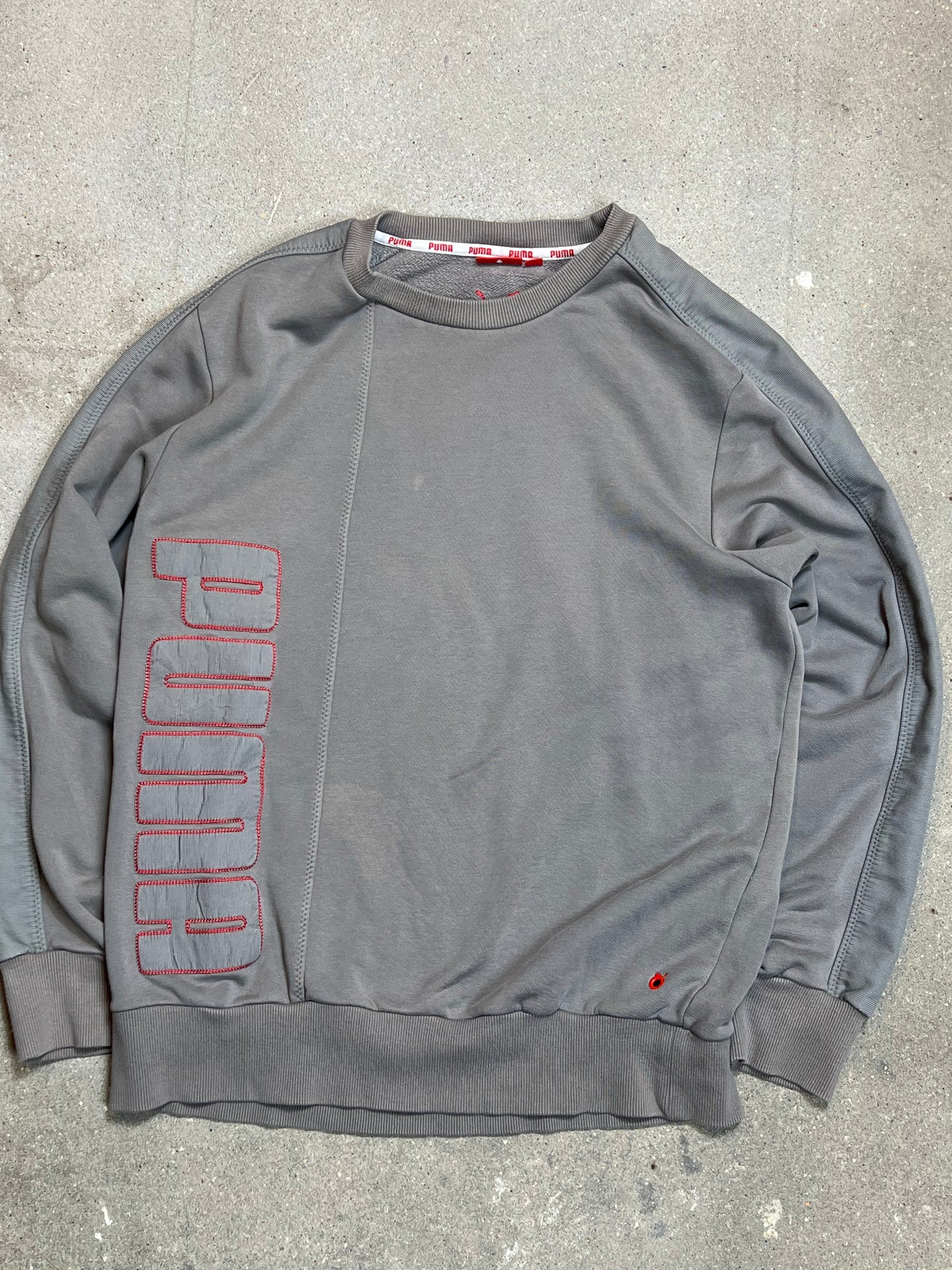 GREY VINTAGE PUMA SWEATSHIRT (LARGE)
