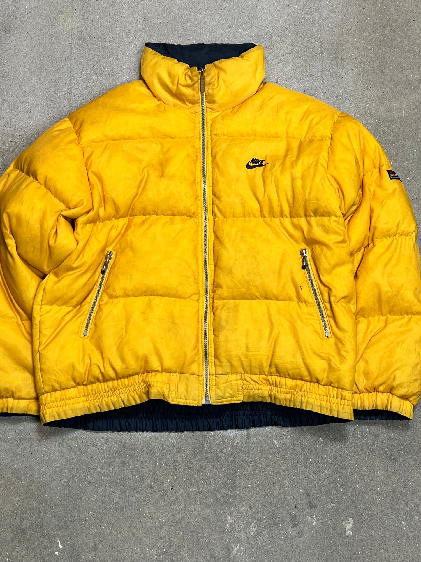 MARINEBLAUE VINTAGE-WENDEDAUNEN-PUFFERJACKE VON NIKE (GROSS)