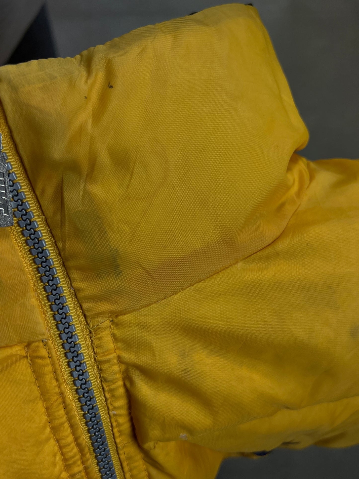 MARINEBLAUE VINTAGE-WENDEDAUNEN-PUFFERJACKE VON NIKE (GROSS)