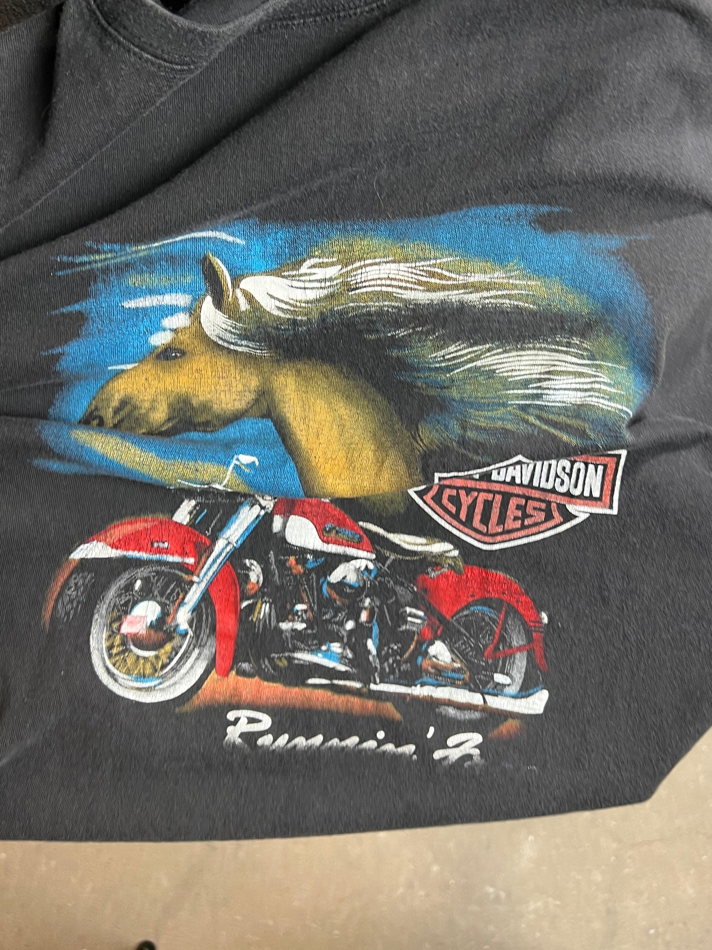 VERFASSENES SCHWARZES HARLEY DAVIDSON T-Shirt „RUNNIN FREE“ (Etikett XXLARGE – passend für XL)