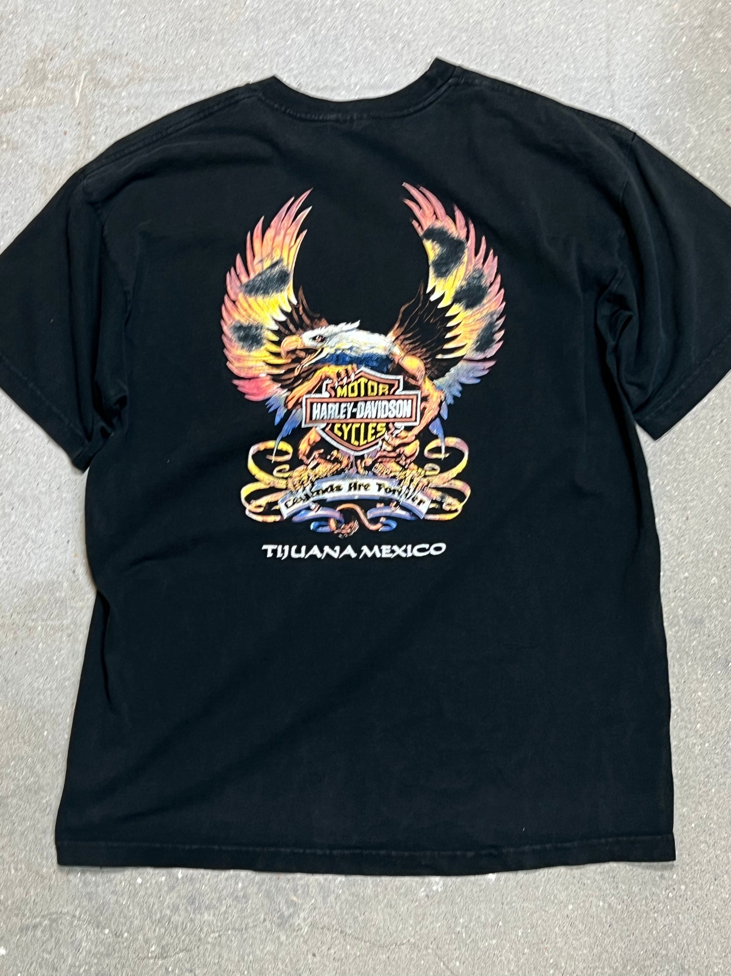 VERFASSENES SCHWARZES HARLEY DAVIDSON TIJUANA MEXICO T-Shirt „LEGENDS ARE FOREVER“ (GROSS)