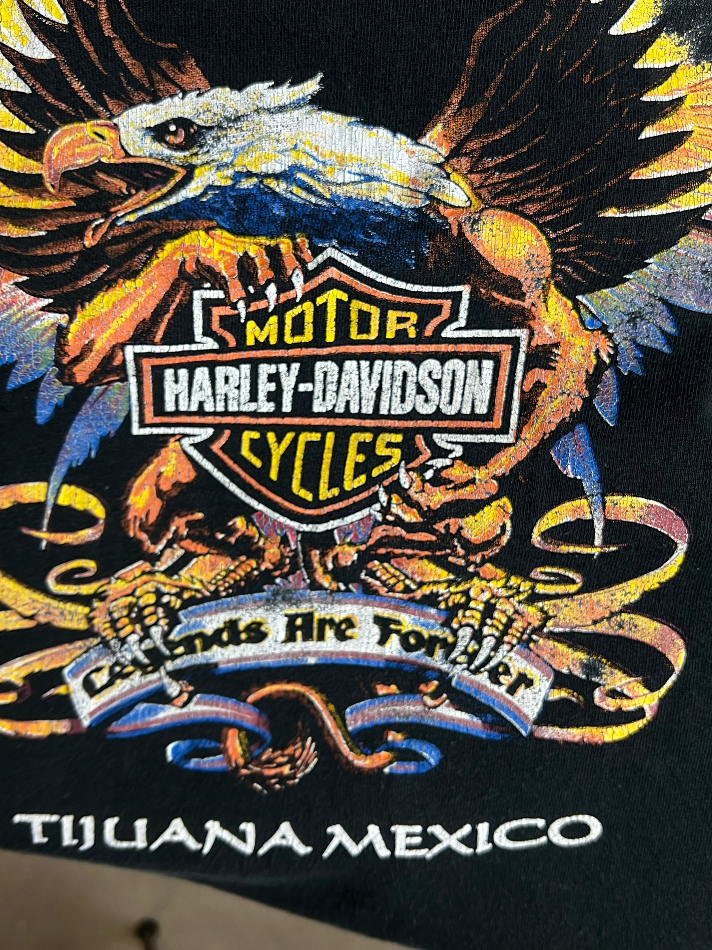 VERFASSENES SCHWARZES HARLEY DAVIDSON TIJUANA MEXICO T-Shirt „LEGENDS ARE FOREVER“ (GROSS)