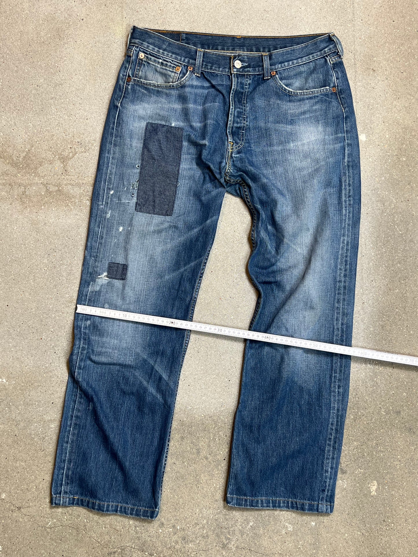 Levi's 501 Jeans Mittelalter, ausgewaschener, reparierter Vintage-Denim (W34" L36)