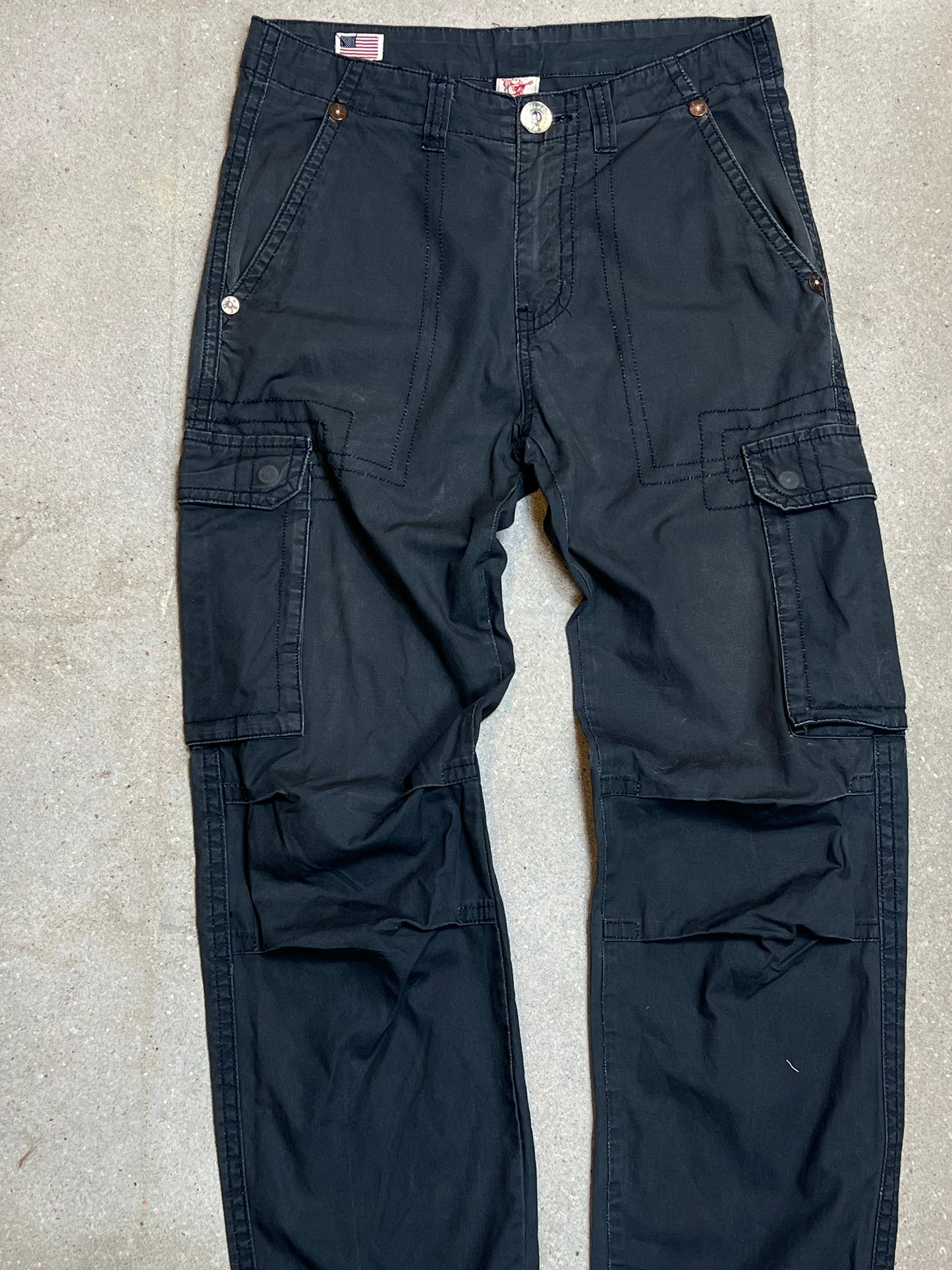 WASHED BLACK VINTAGE TRUE RELIGION CARGO PANTS (W31"L32")