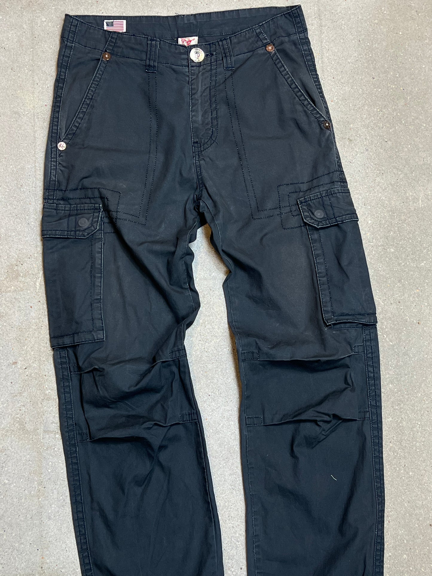 WASHED BLACK VINTAGE TRUE RELIGION CARGO PANTS (W31"L32")