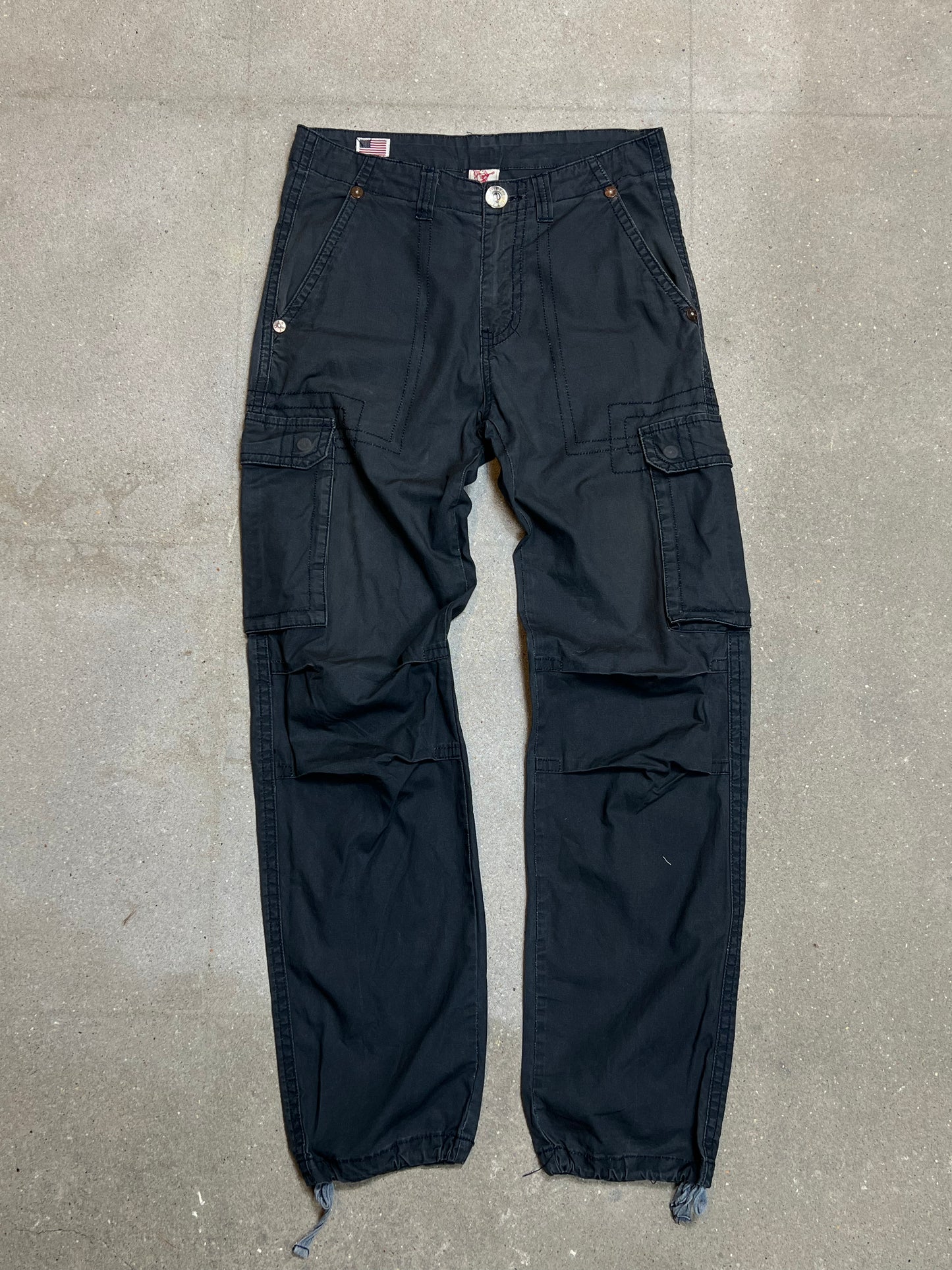 WASHED BLACK VINTAGE TRUE RELIGION CARGO PANTS (W31"L32")