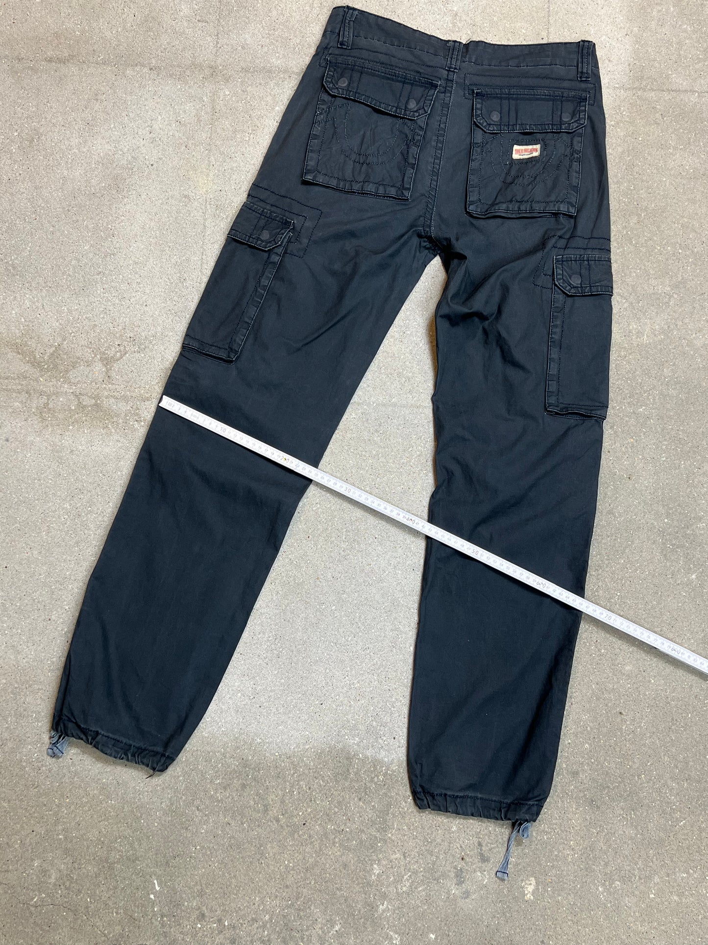 WASHED BLACK VINTAGE TRUE RELIGION CARGO PANTS (W31"L32")