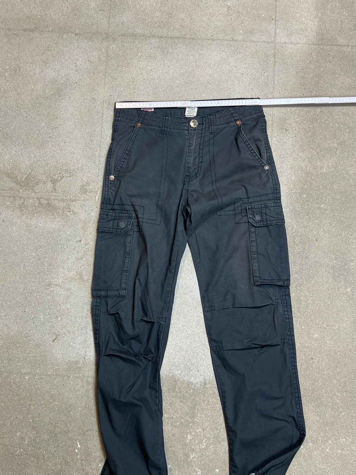 WASHED BLACK VINTAGE TRUE RELIGION CARGO PANTS (W31"L32")