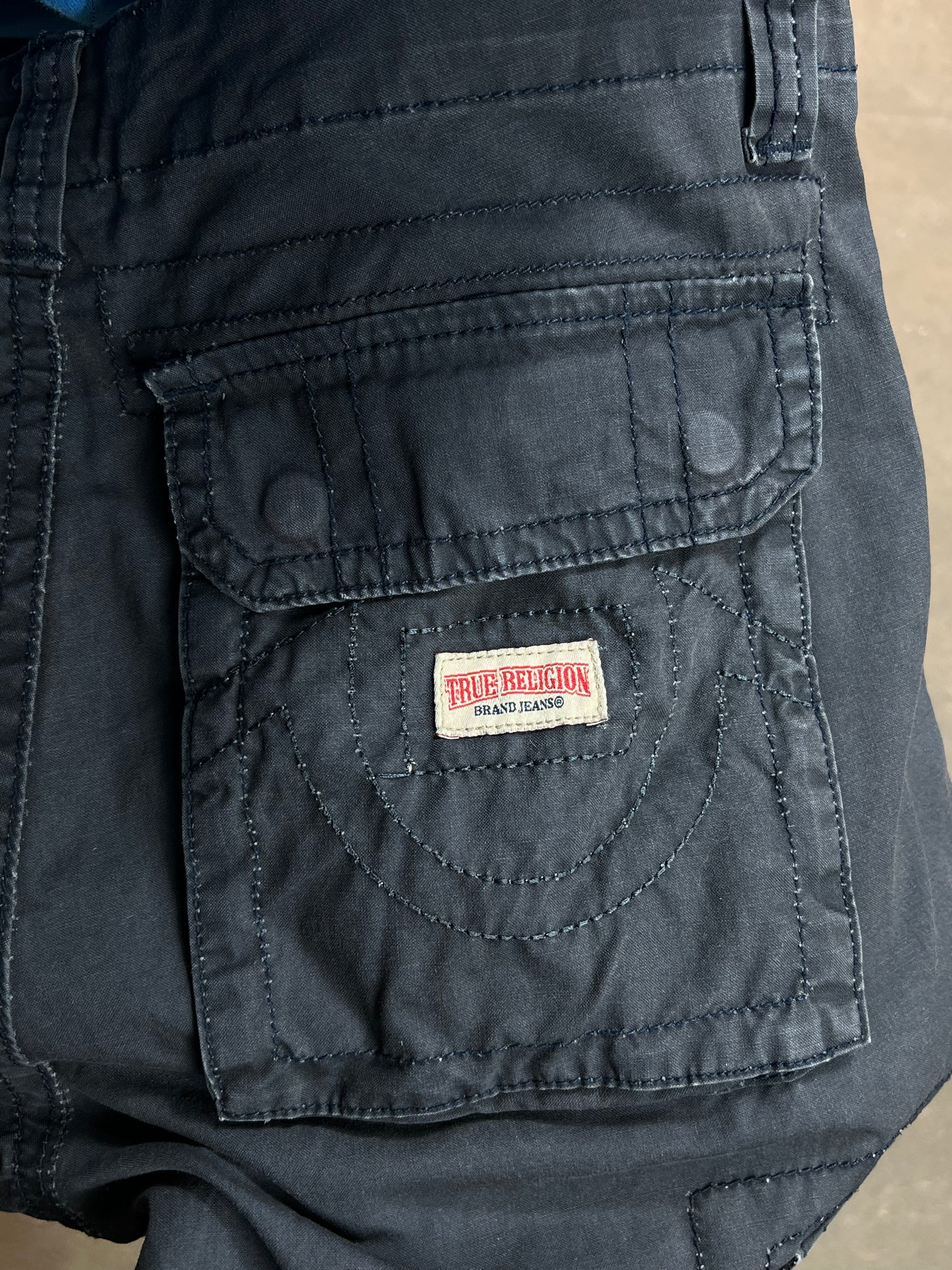 WASHED BLACK VINTAGE TRUE RELIGION CARGO PANTS (W31"L32")