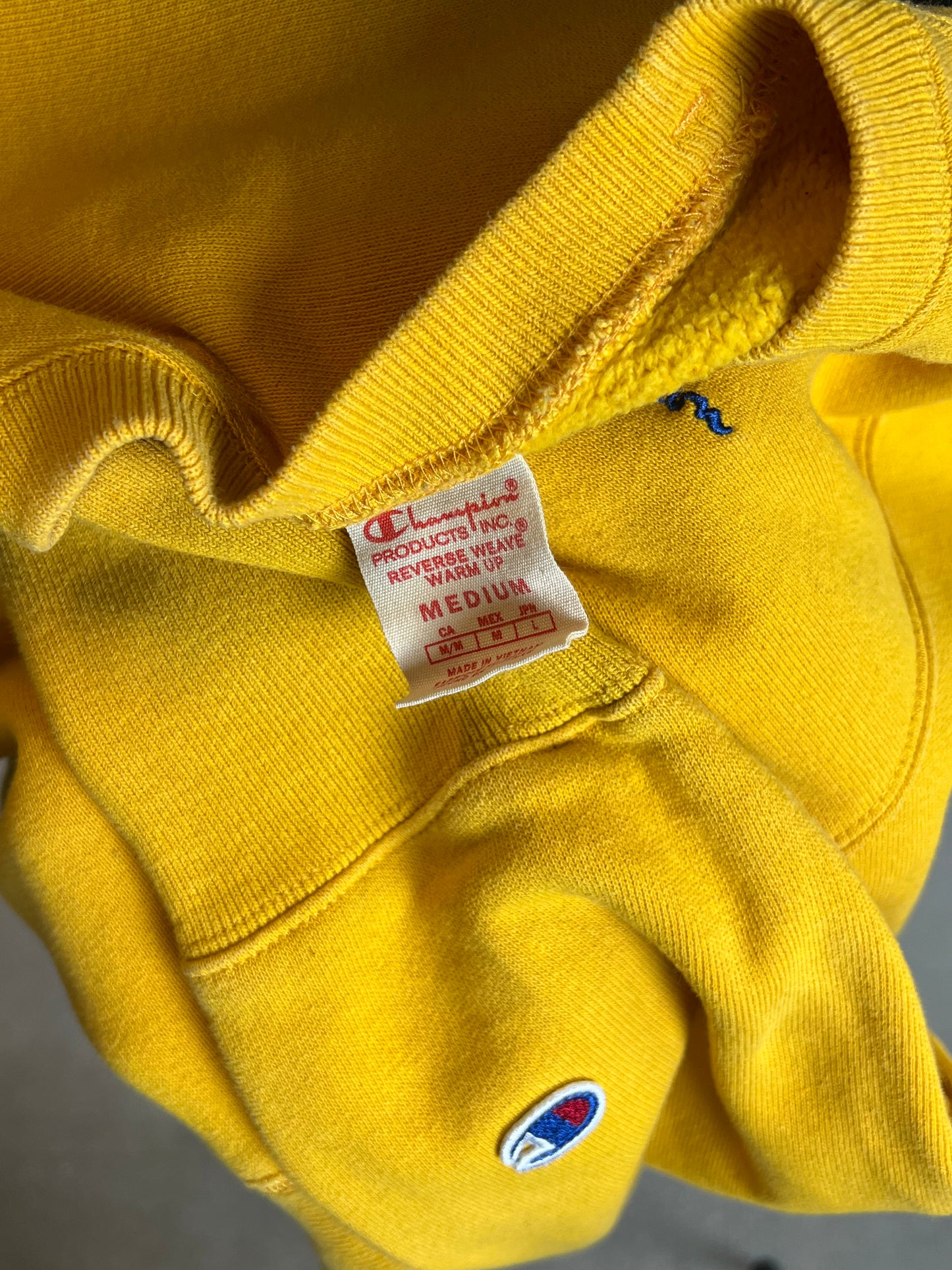 MANGO YELLOW 90s VINTAGE CHAMPION REVERSE WEAVE SWEATSHIRT (MEDIUM)