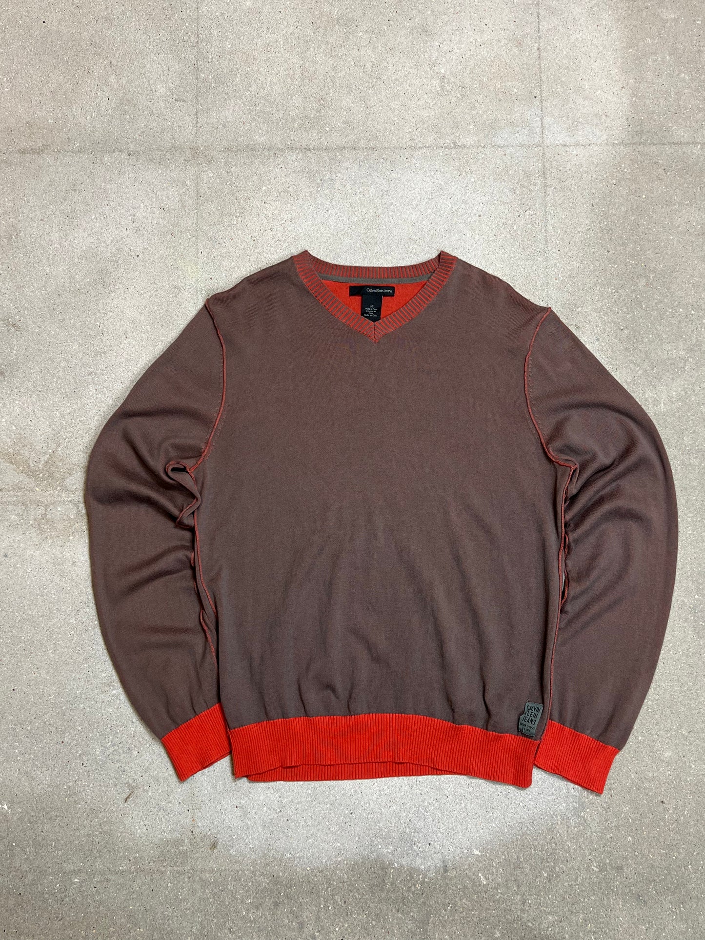 VINTAGE 90s CALVIN KLEIN V-NECK KNIT (LARGE)