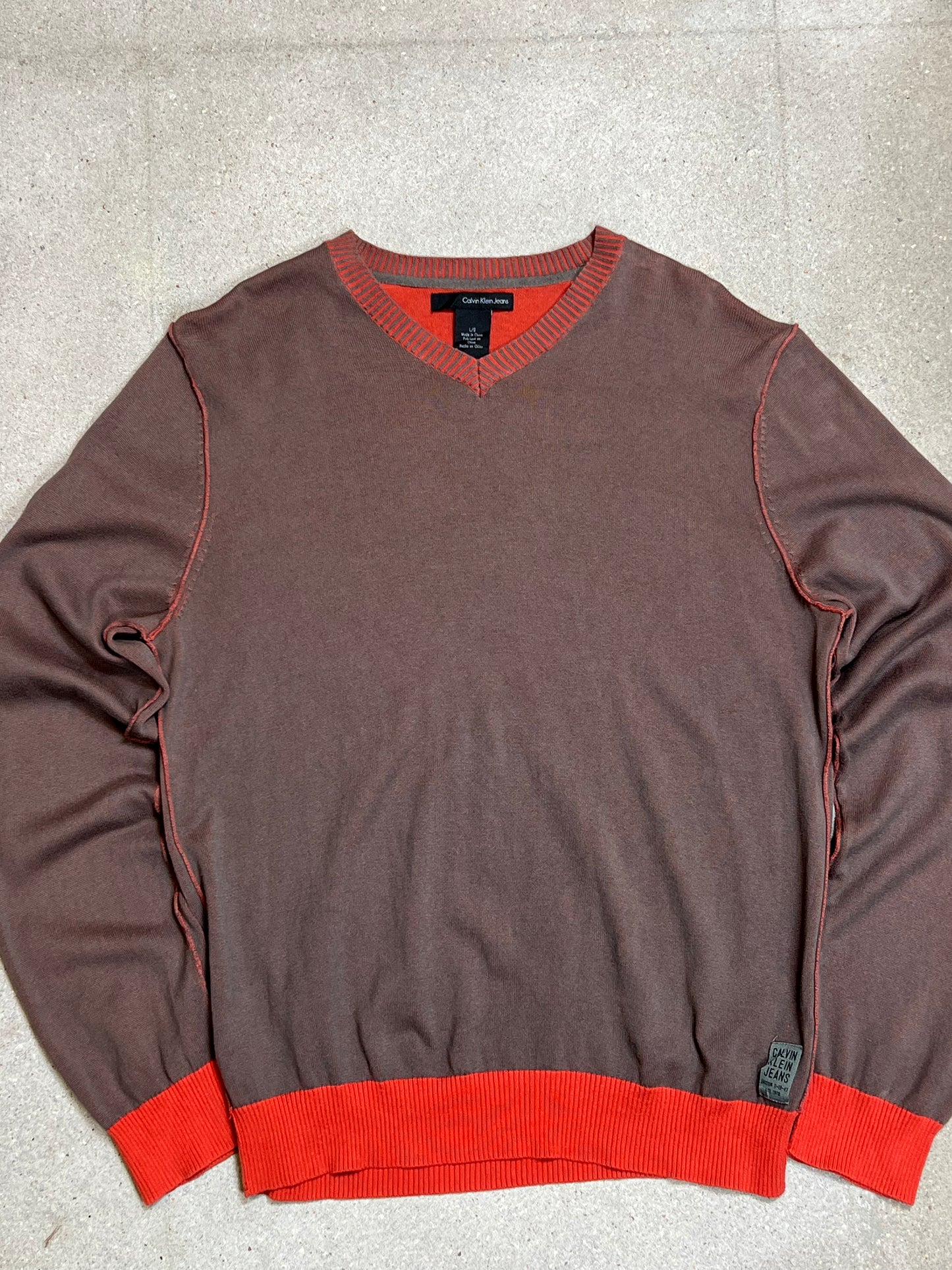 VINTAGE 90s CALVIN KLEIN V-NECK KNIT (LARGE)