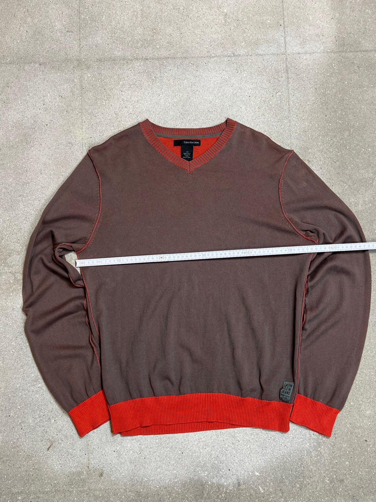 VINTAGE 90s CALVIN KLEIN V-NECK KNIT (LARGE)