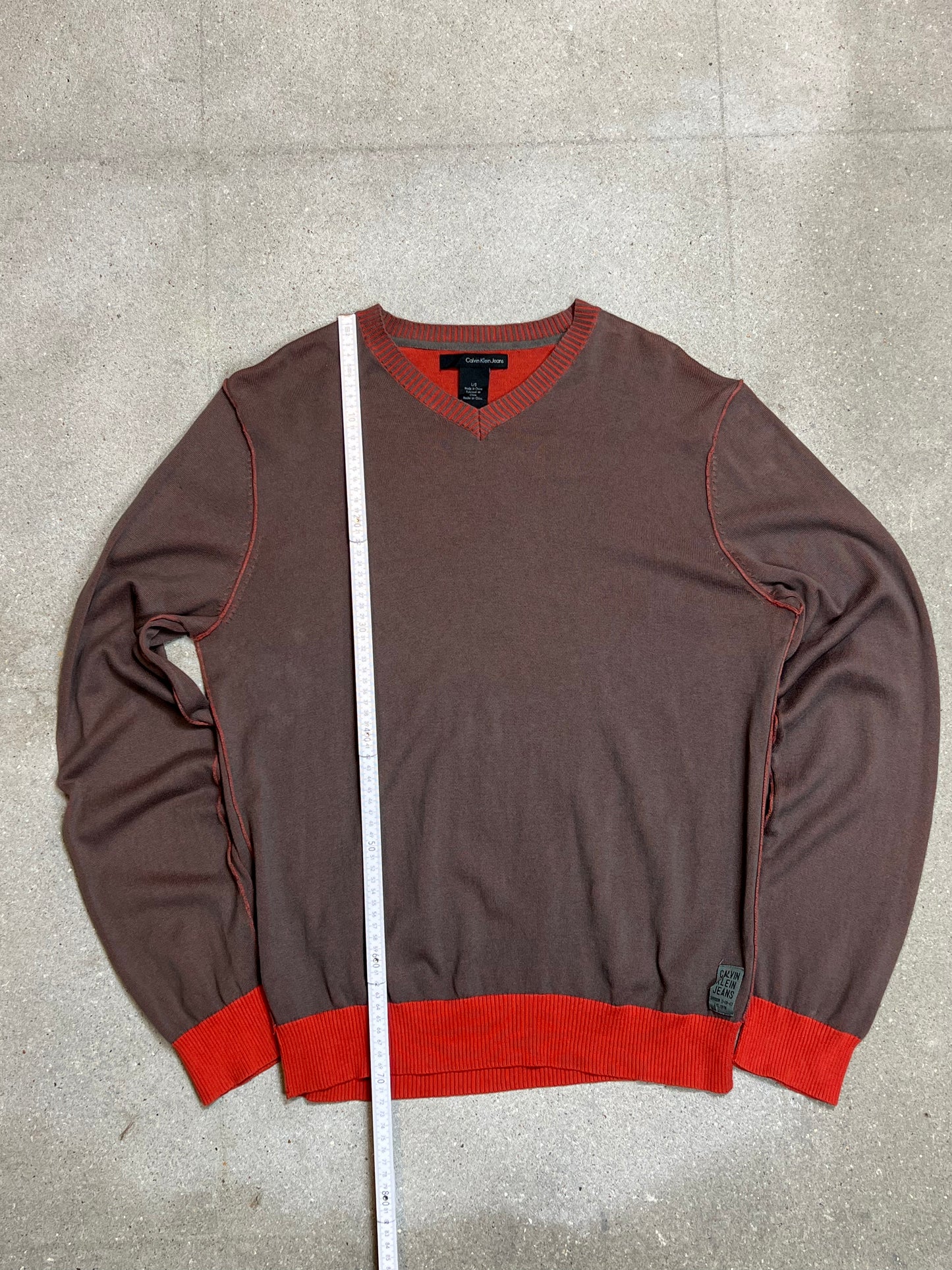 VINTAGE 90s CALVIN KLEIN V-NECK KNIT (LARGE)