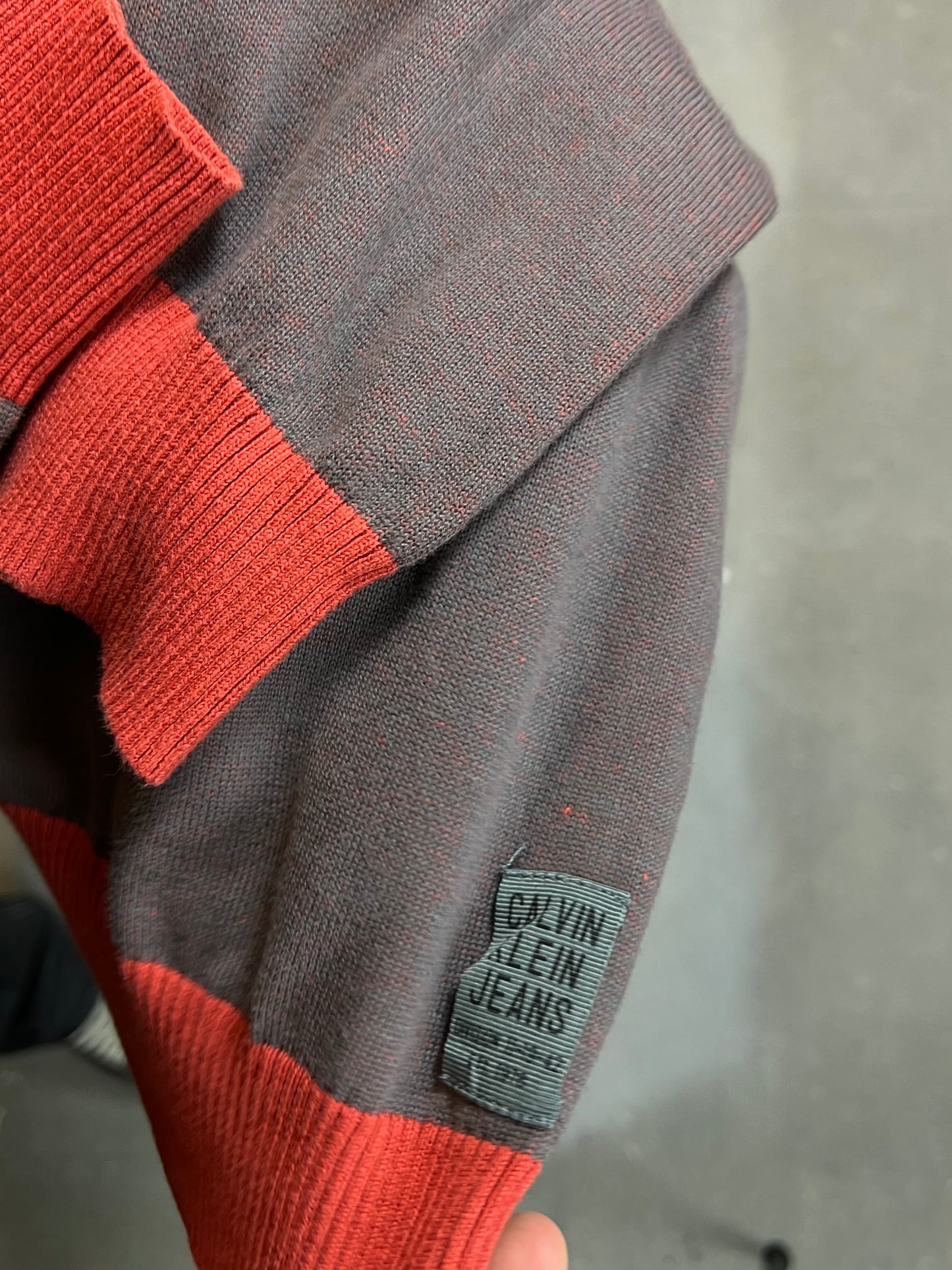 VINTAGE 90s CALVIN KLEIN V-NECK KNIT (LARGE)