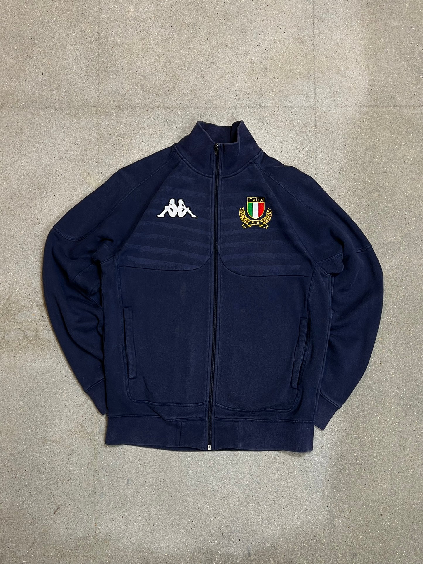 MARINEBLAUES VINTAGE-SWEATSHIRT MIT FIRNENEMBLEM VON KAPPA ITALIA (GROß)