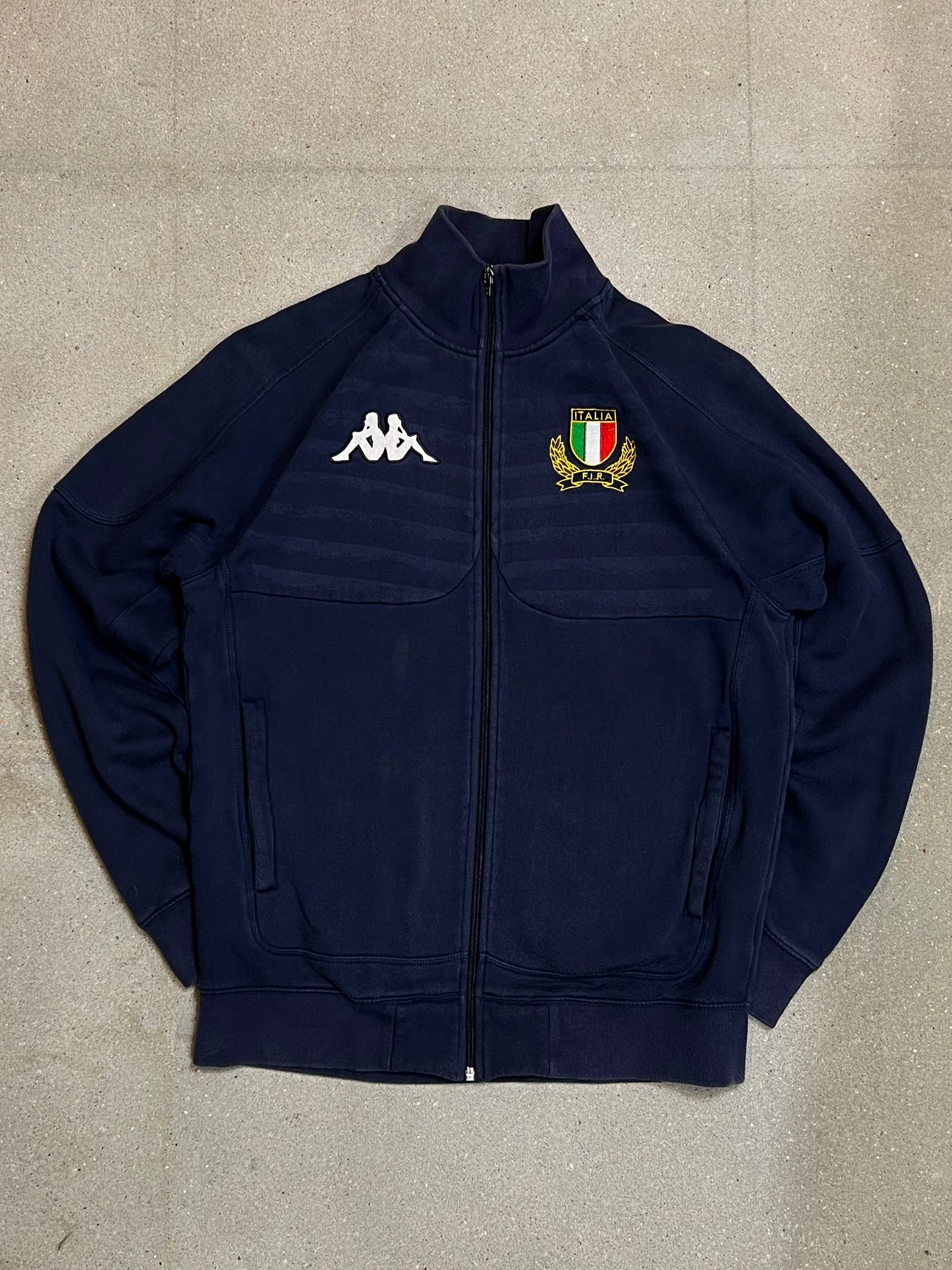 MARINEBLAUES VINTAGE-SWEATSHIRT MIT FIRNENEMBLEM VON KAPPA ITALIA (GROß)