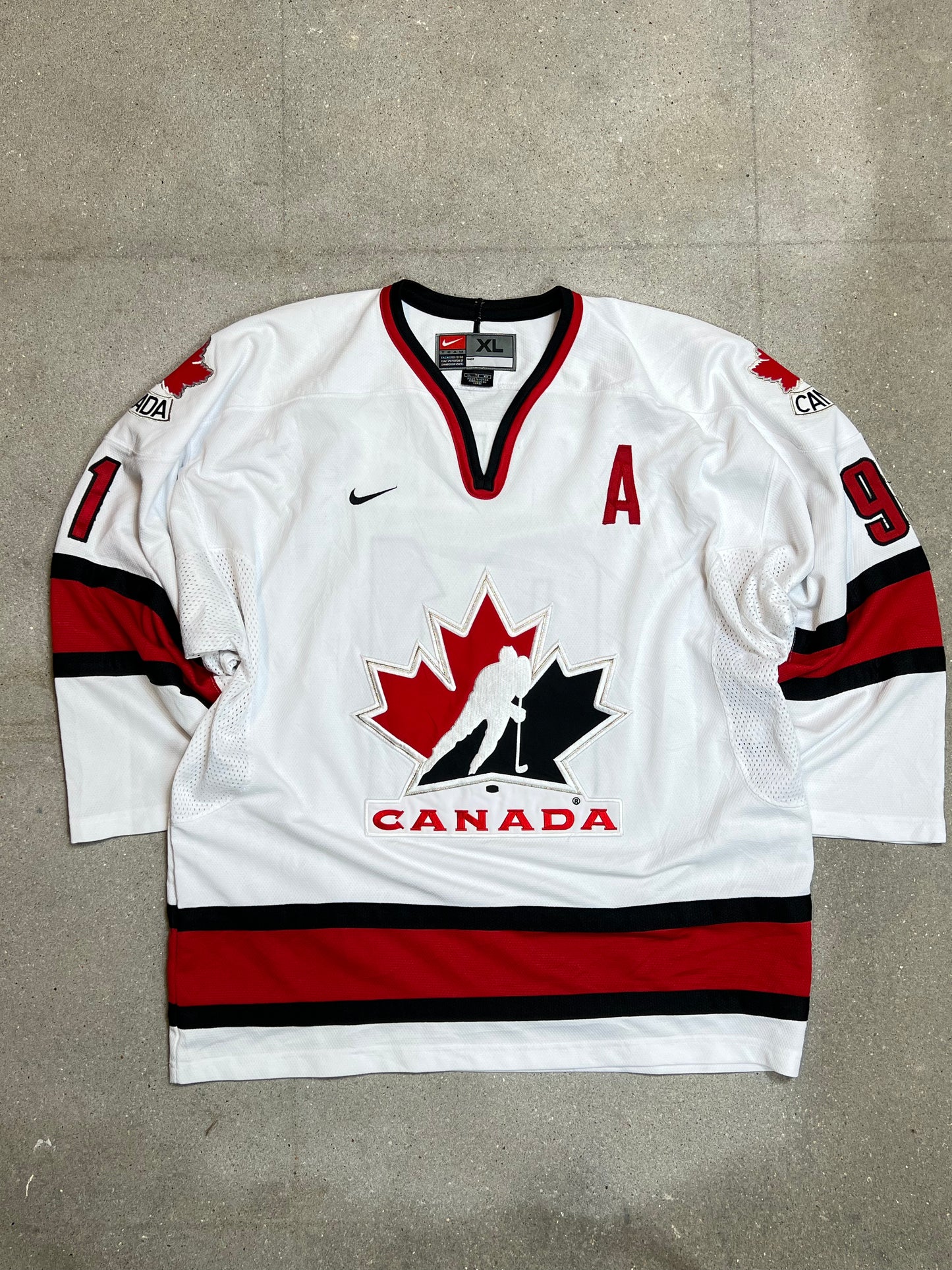 RARE VINTAGE TEAM NIKE x 2002 OLYMPICS TEAM CANDA JOE SAKIC 91 ICE HOCKEY JERSEY (JOE MADE THE GOLD MEDAL GOAL VS USA) (XLARGE)