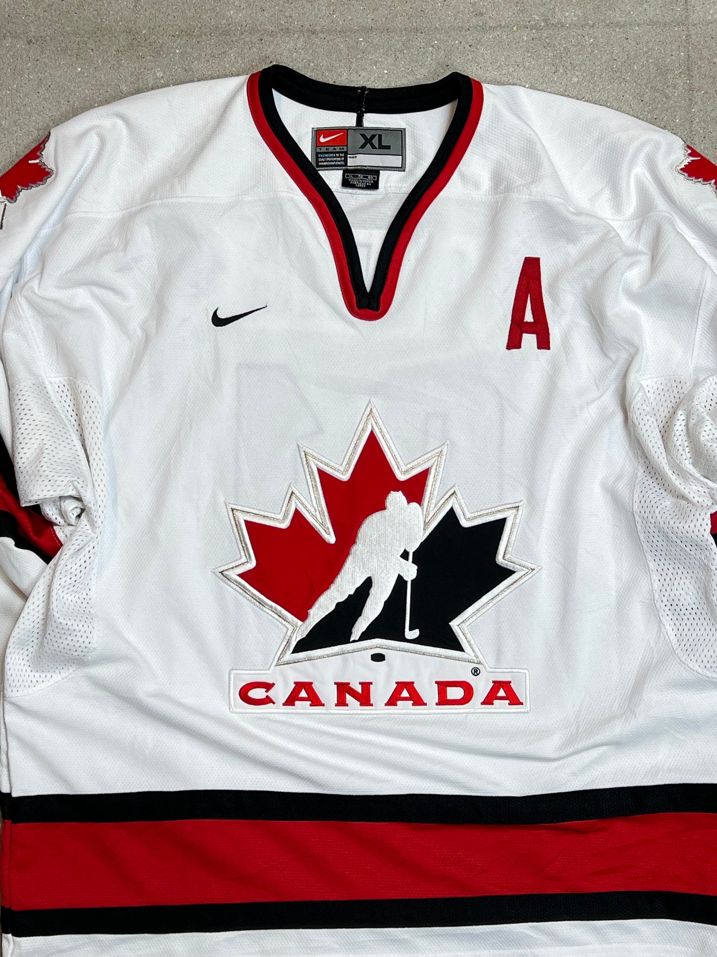 RARE VINTAGE TEAM NIKE x 2002 OLYMPICS TEAM CANDA JOE SAKIC 91 ICE HOCKEY JERSEY (JOE MADE THE GOLD MEDAL GOAL VS USA) (XLARGE)