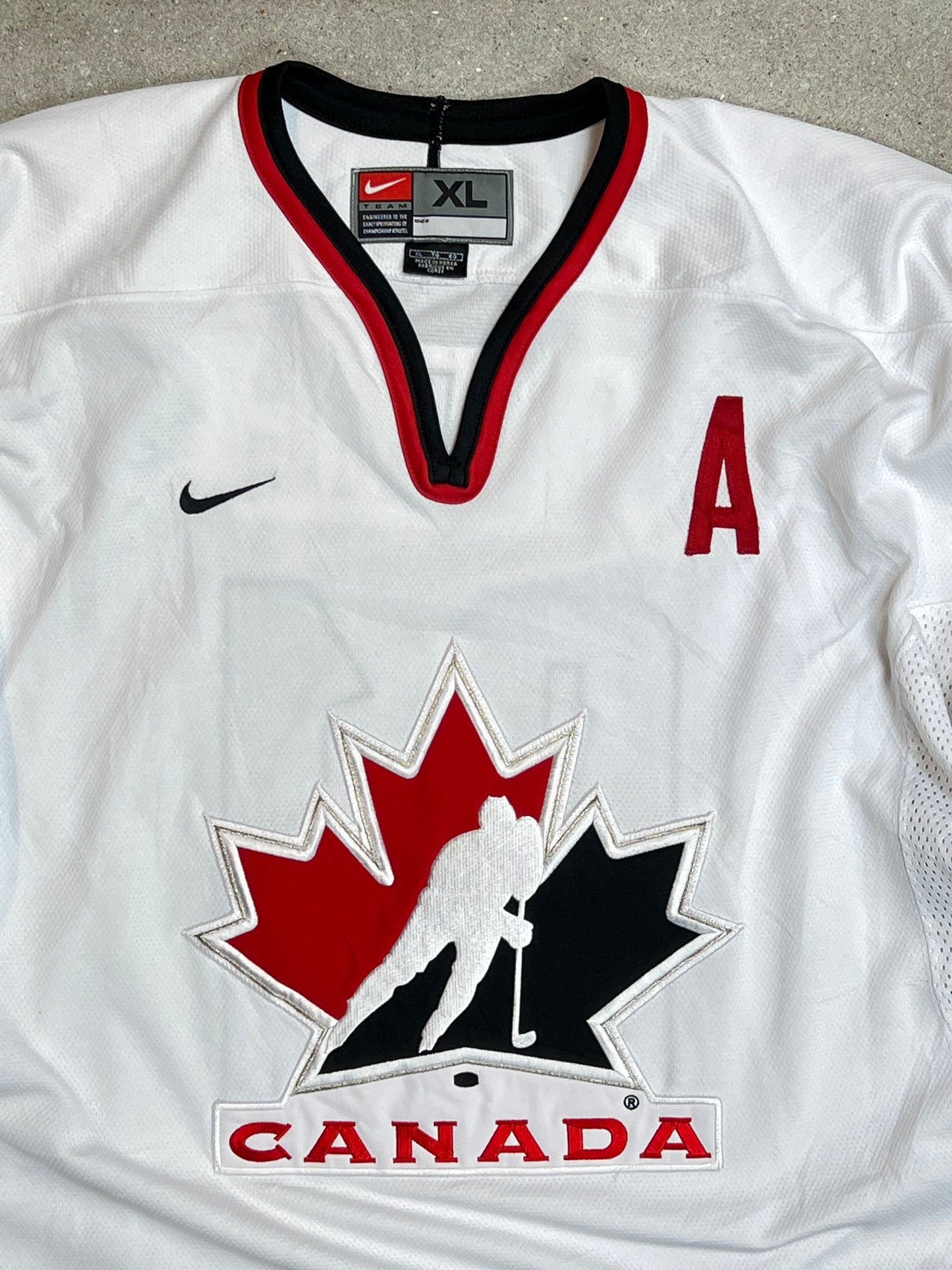 RARE VINTAGE TEAM NIKE x 2002 OLYMPICS TEAM CANDA JOE SAKIC 91 ICE HOCKEY JERSEY (JOE MADE THE GOLD MEDAL GOAL VS USA) (XLARGE)