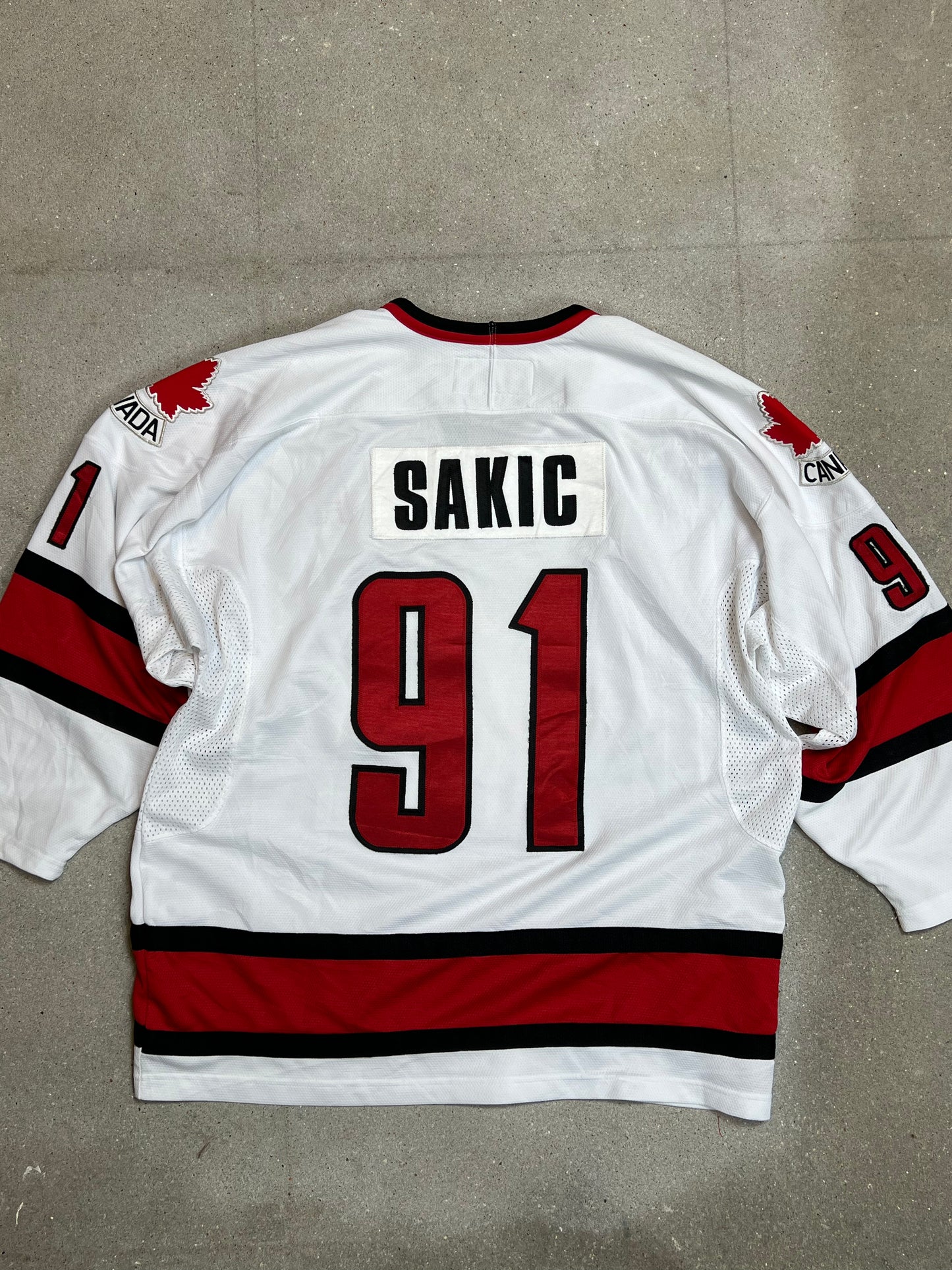 RARE VINTAGE TEAM NIKE x 2002 OLYMPICS TEAM CANDA JOE SAKIC 91 ICE HOCKEY JERSEY (JOE MADE THE GOLD MEDAL GOAL VS USA) (XLARGE)