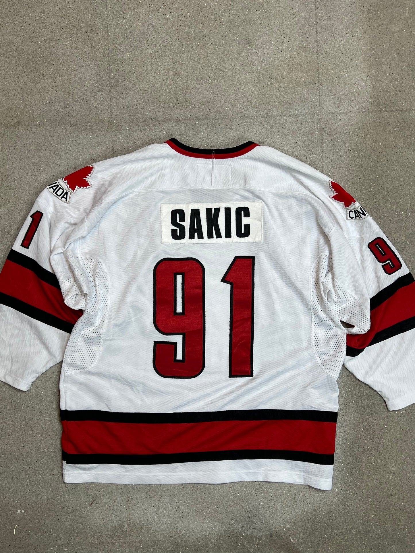 RARE VINTAGE TEAM NIKE x 2002 OLYMPICS TEAM CANDA JOE SAKIC 91 ICE HOCKEY JERSEY (JOE MADE THE GOLD MEDAL GOAL VS USA) (XLARGE)