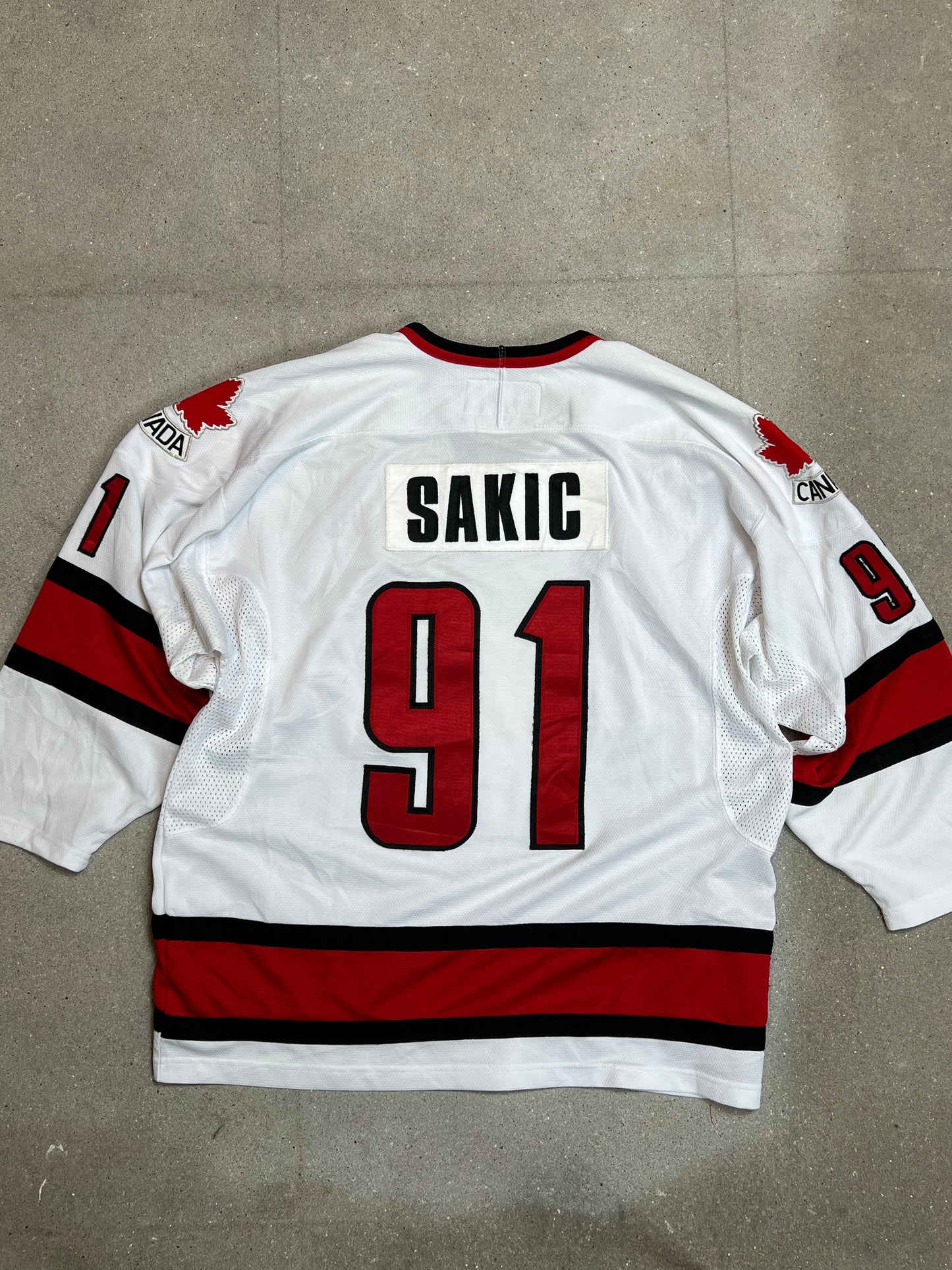 RARE VINTAGE TEAM NIKE x 2002 OLYMPICS TEAM CANDA JOE SAKIC 91 ICE HOCKEY JERSEY (JOE MADE THE GOLD MEDAL GOAL VS USA) (XLARGE)