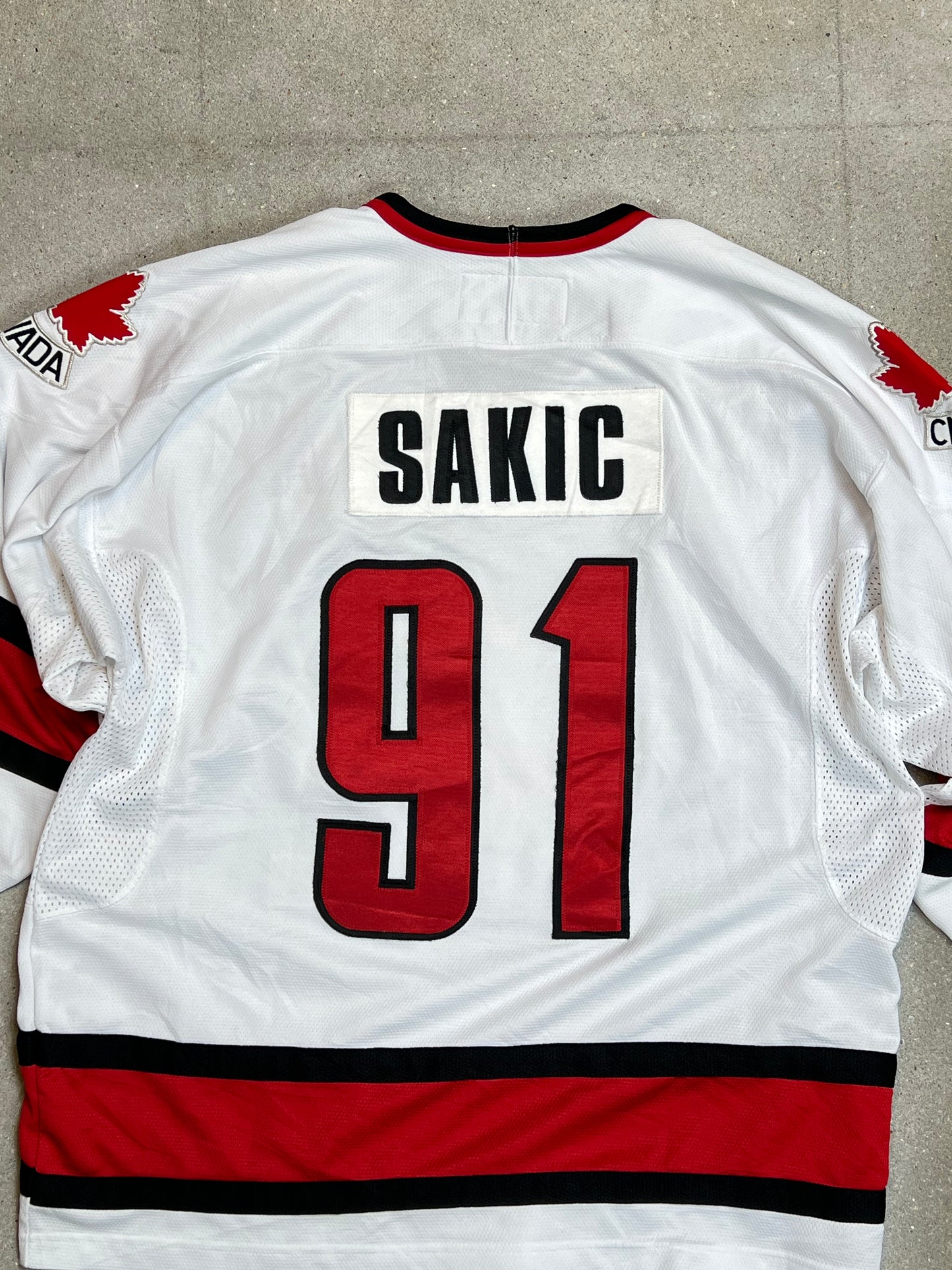 RARE VINTAGE TEAM NIKE x 2002 OLYMPICS TEAM CANDA JOE SAKIC 91 ICE HOCKEY JERSEY (JOE MADE THE GOLD MEDAL GOAL VS USA) (XLARGE)