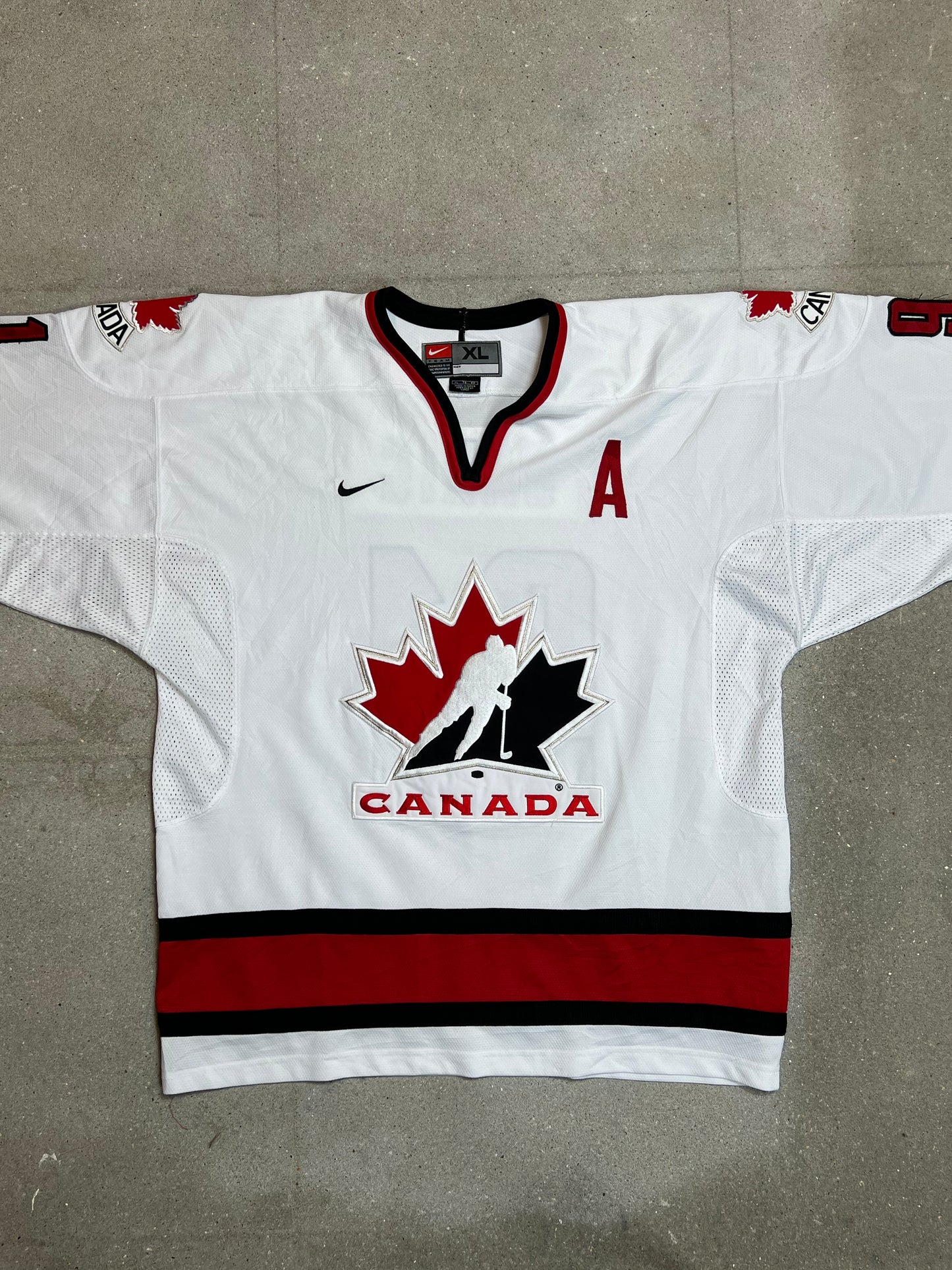 RARE VINTAGE TEAM NIKE x 2002 OLYMPICS TEAM CANDA JOE SAKIC 91 ICE HOCKEY JERSEY (JOE MADE THE GOLD MEDAL GOAL VS USA) (XLARGE)