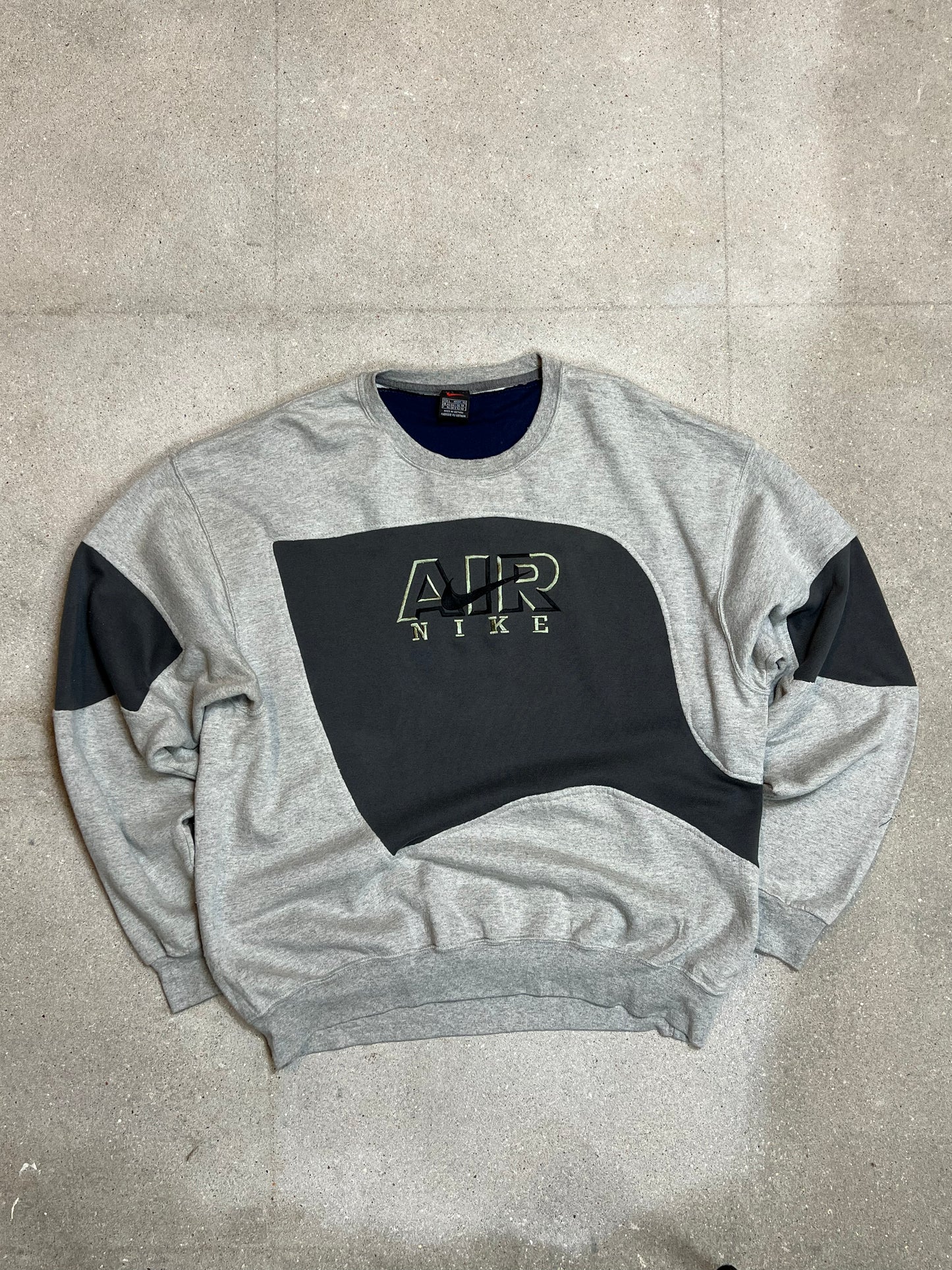 GRAUES VINTAGE-SWEATSHIRT NIKE AIR SPELLOUT REWORK (XXL)