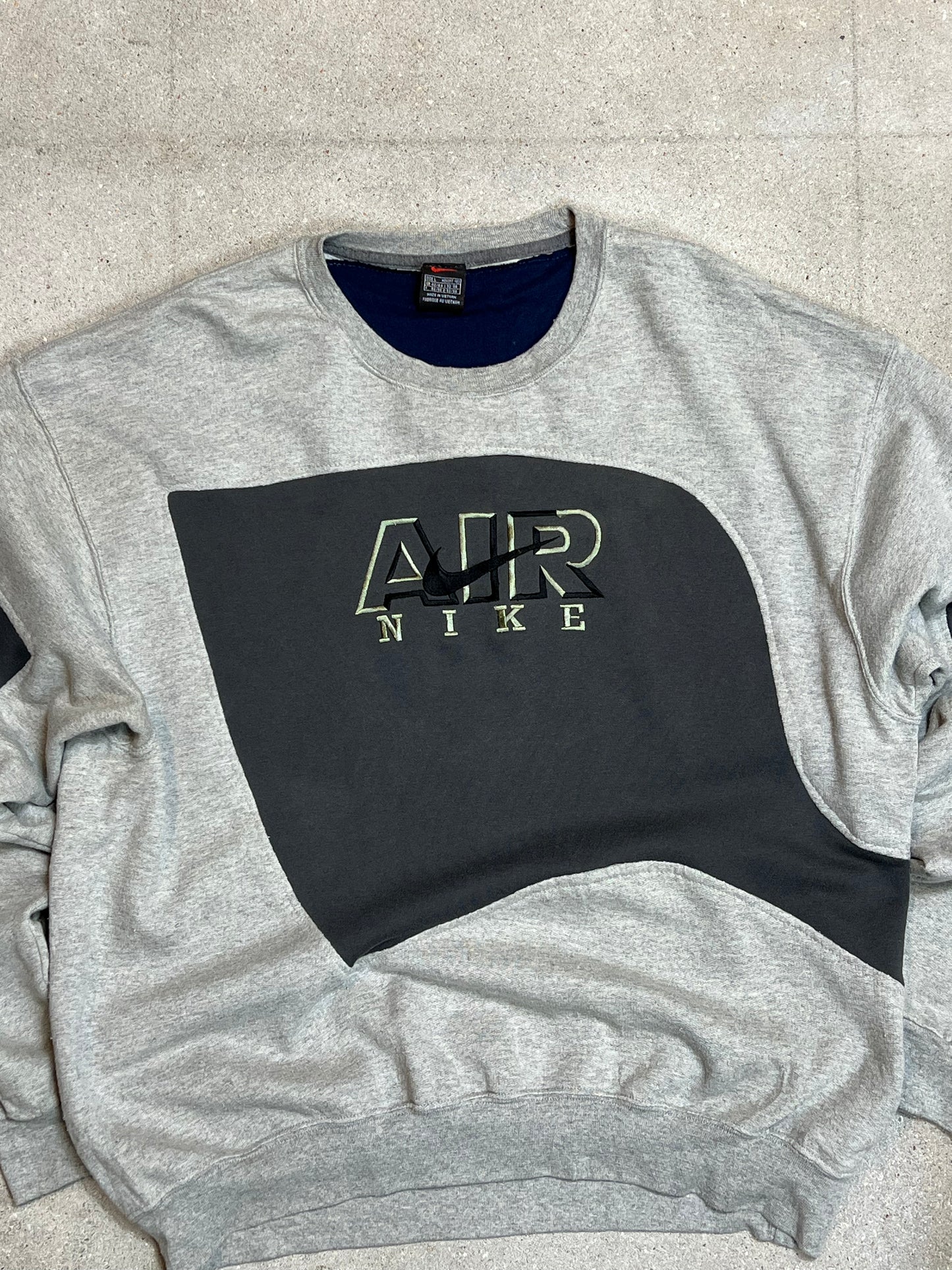 GRAUES VINTAGE-SWEATSHIRT NIKE AIR SPELLOUT REWORK (XXL)