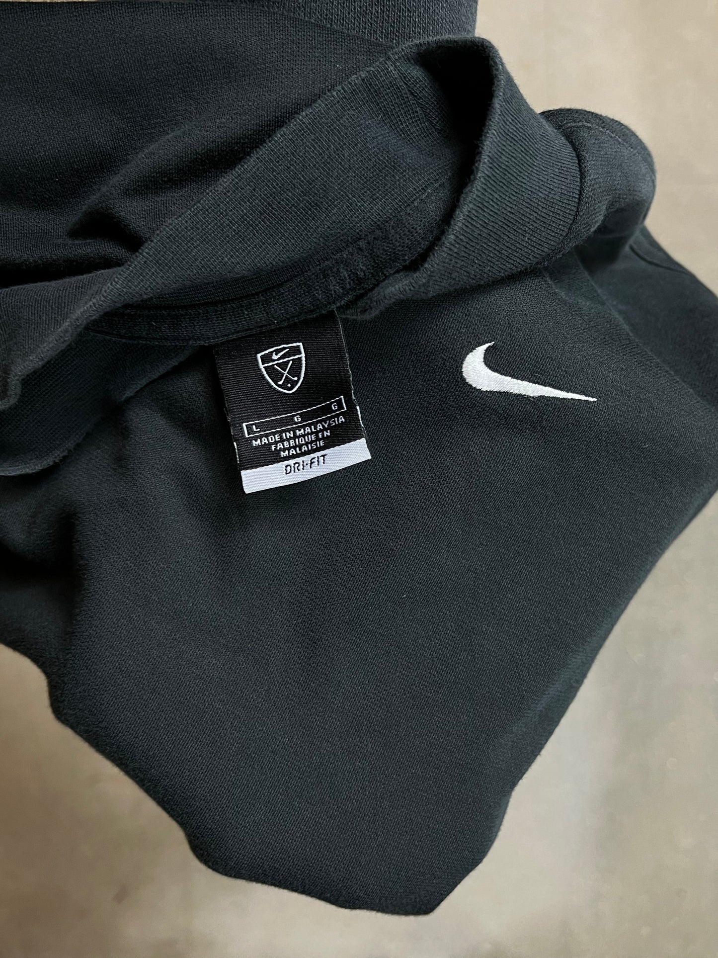 BLACK VINTAGE NIKE GOLF HIGH COLLAR DRI FIT T-SHIRT (LARGE)