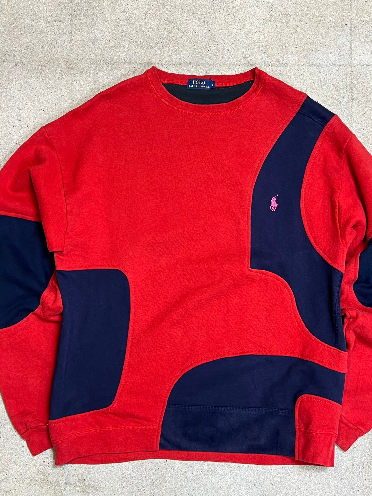 MARINEBLAU-ROTES VINTAGE-SWEATSHIRT VON RALPH LAUREN, ERNEUERT UND UPCYCLING (MITTEL)