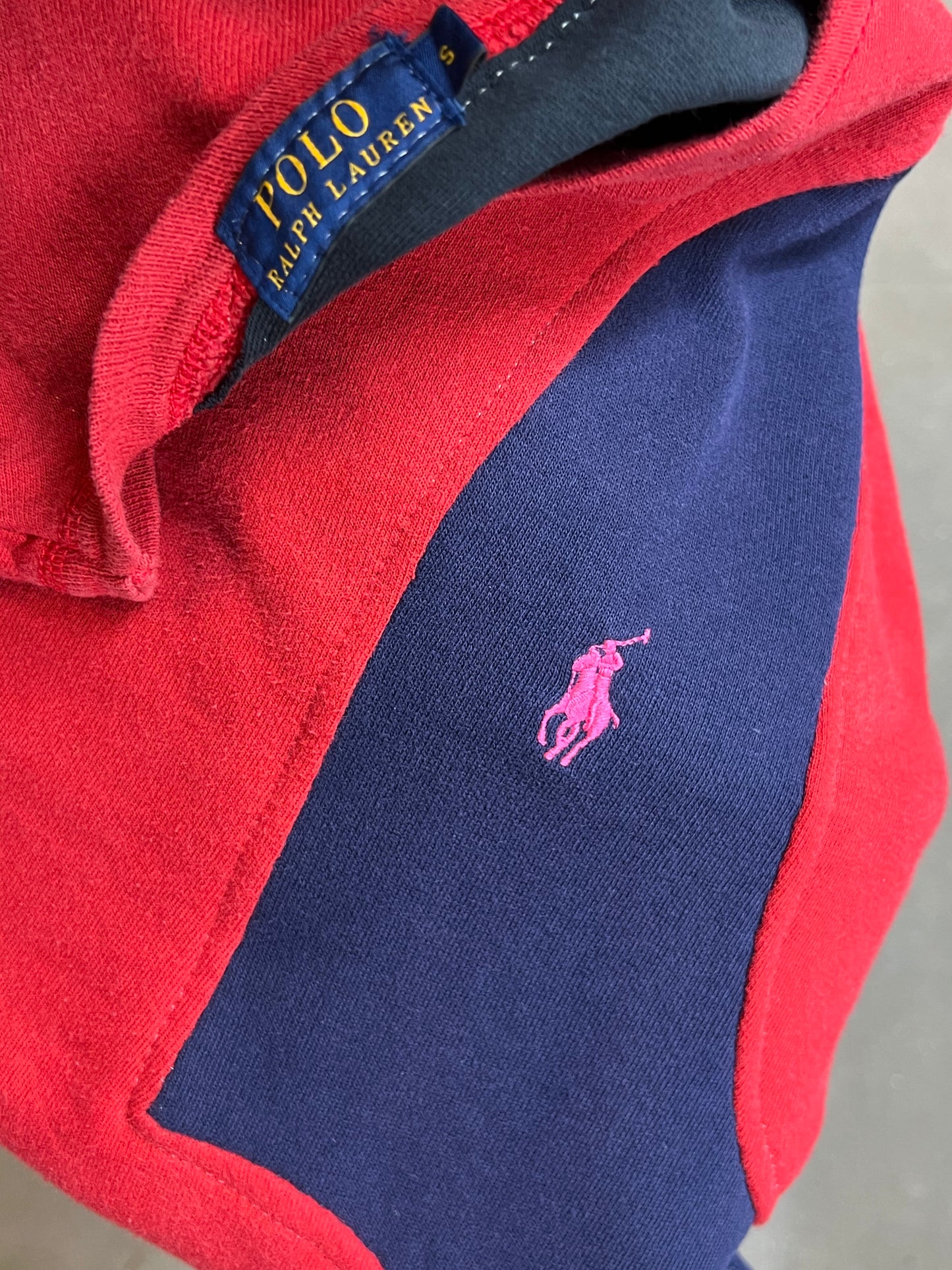 MARINEBLAU-ROTES VINTAGE-SWEATSHIRT VON RALPH LAUREN, ERNEUERT UND UPCYCLING (MITTEL)