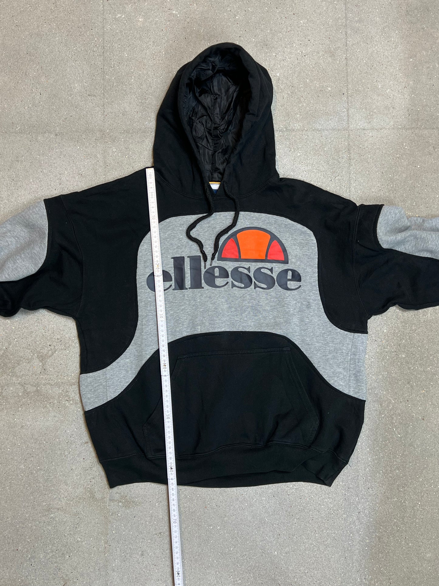 GRAU SCHWARZ ROT VINTAGE ELESSE REWORK HOODIE (XL)