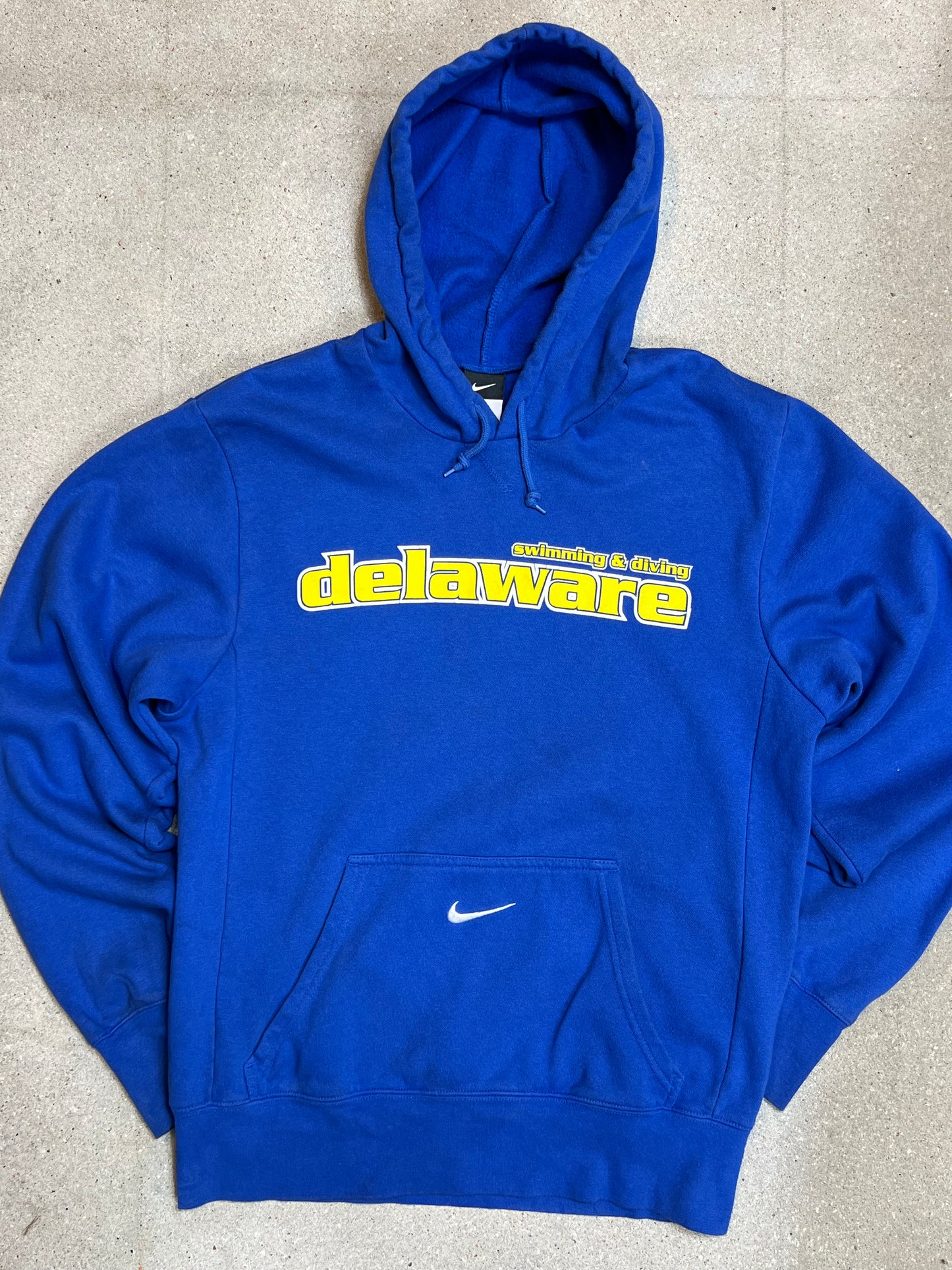 VERBLISSTER SCHWARZER VINTAGE NIKE „CENTER SWOOSH“ UNIVERSITY HOODIE (S)