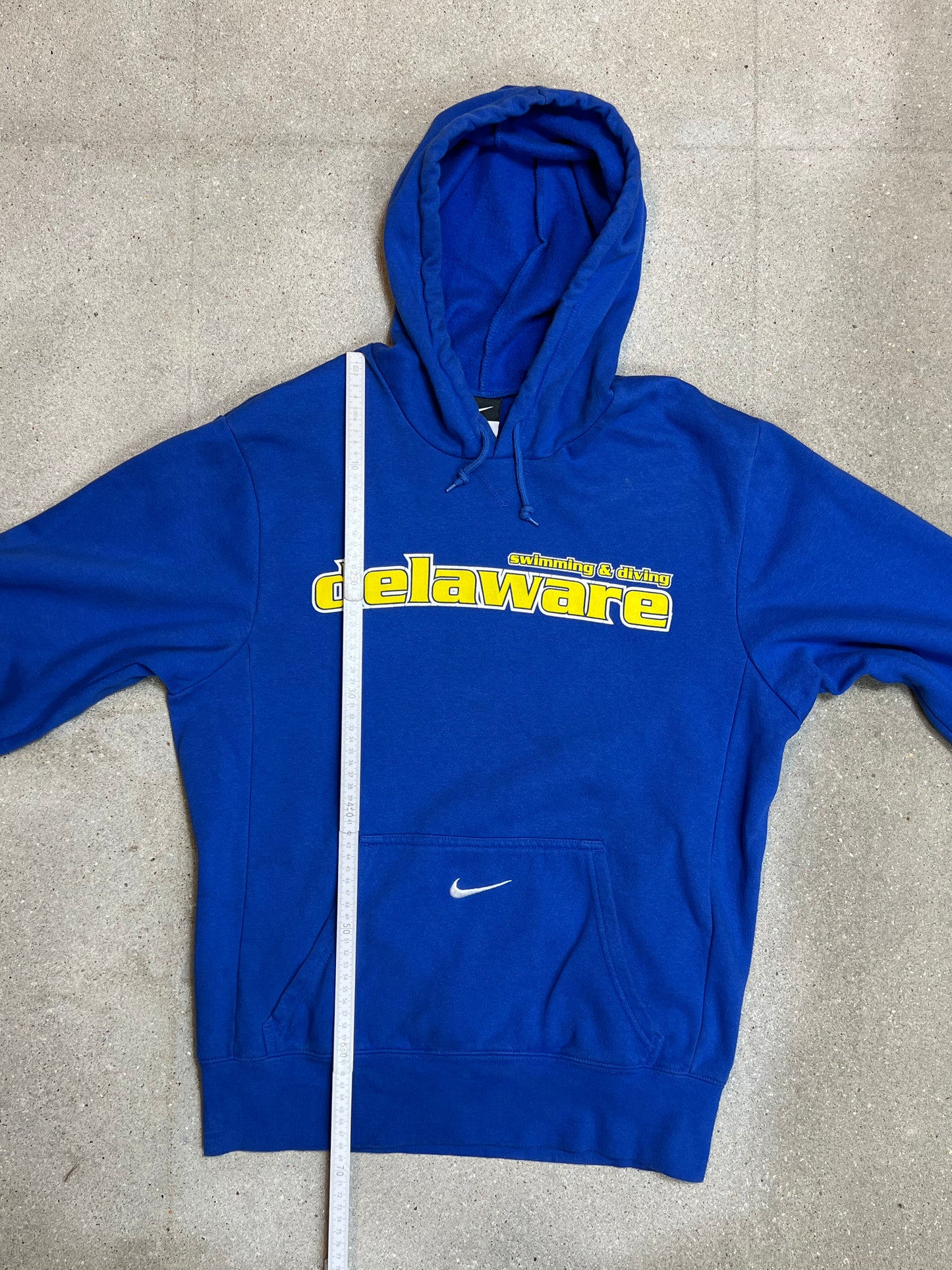 VERBLISSTER SCHWARZER VINTAGE NIKE „CENTER SWOOSH“ UNIVERSITY HOODIE (S)