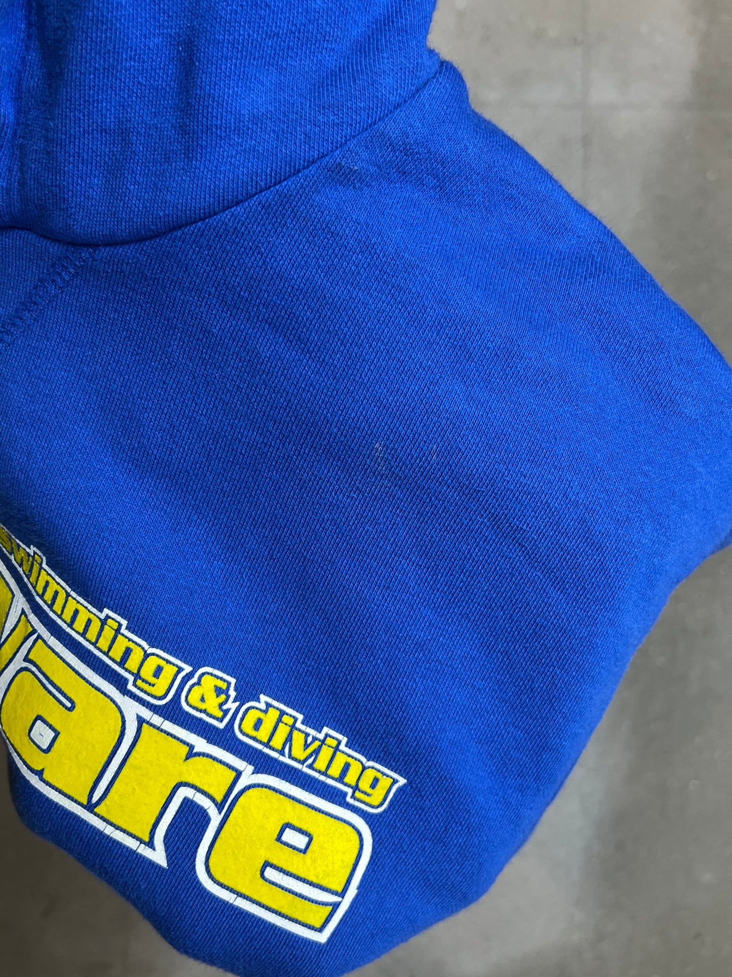 VERBLISSTER SCHWARZER VINTAGE NIKE „CENTER SWOOSH“ UNIVERSITY HOODIE (S)