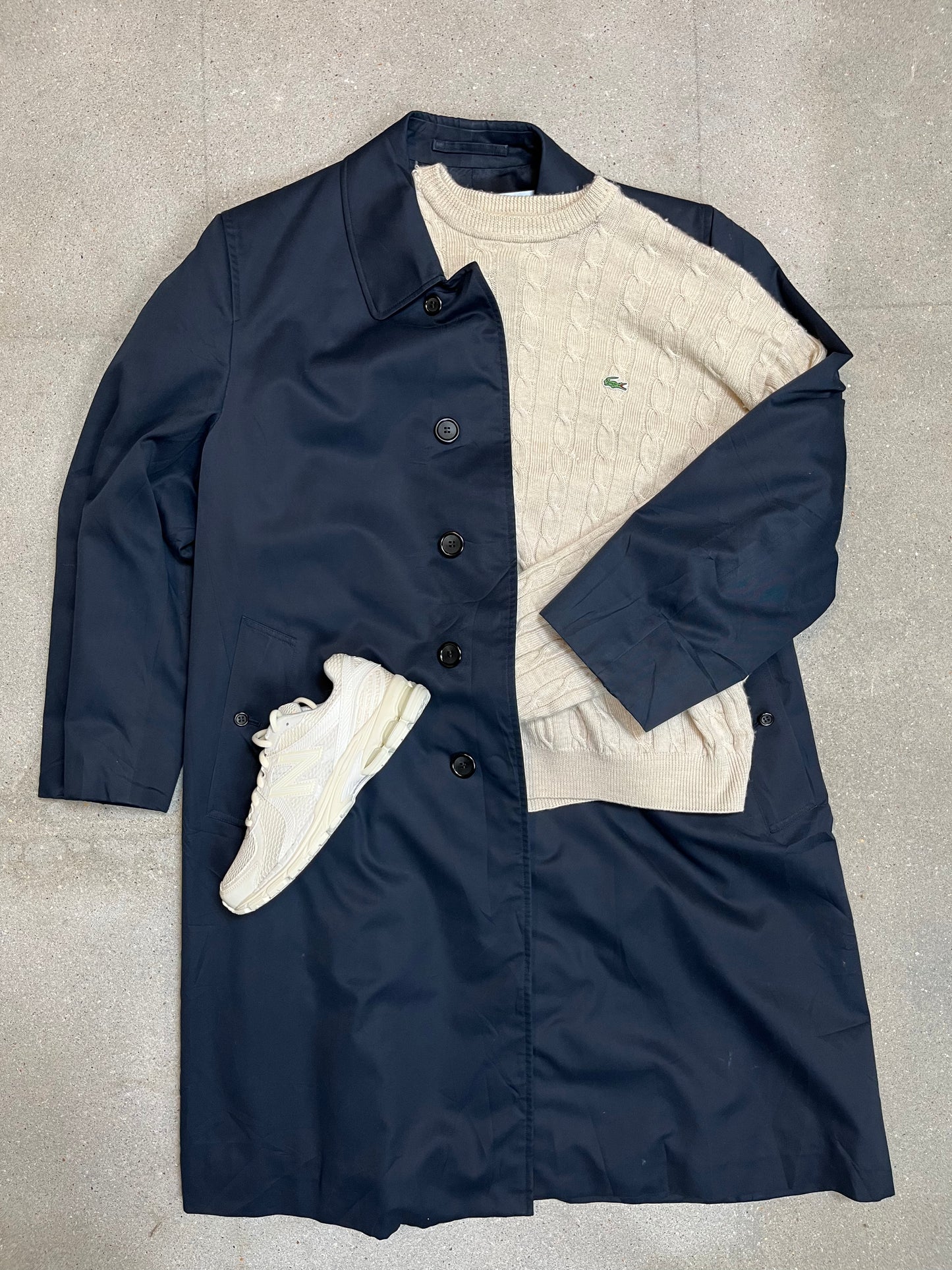 DARK NAVY VINTAGE BURBERRY COAT (Medium)