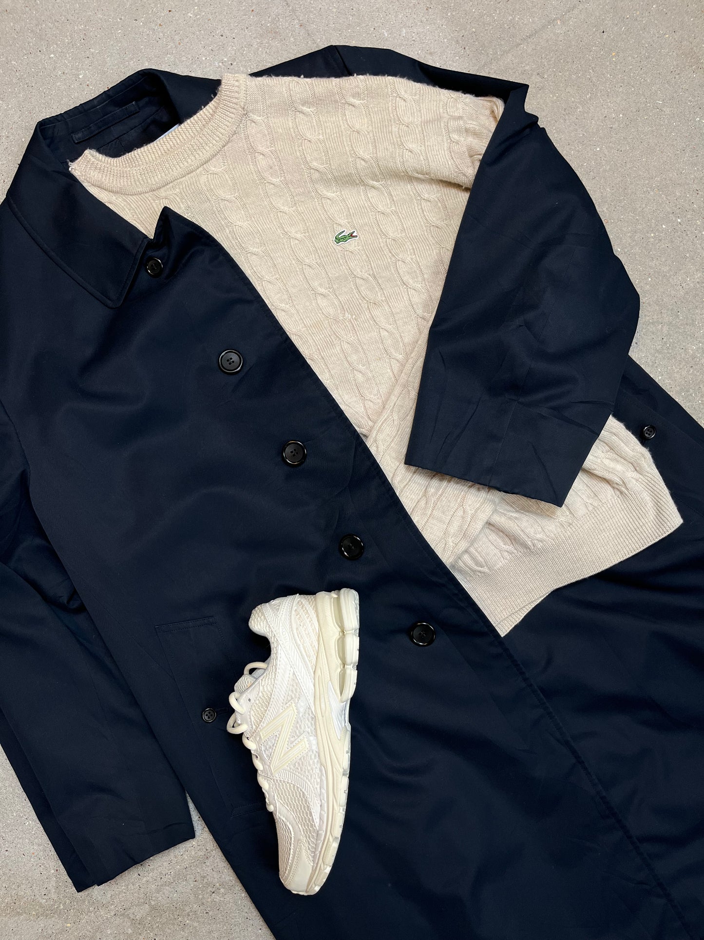 DARK NAVY VINTAGE BURBERRY COAT (Medium)